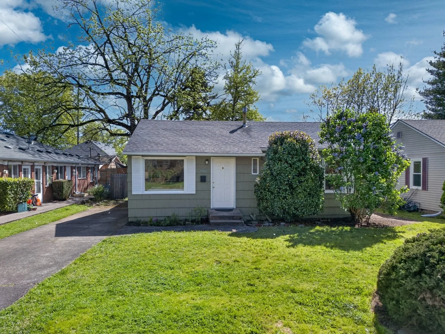 📍 1044 NE 57th Ave, Portland, OR

This 1951 Ranchlette is in the heart of Rose City Park. 

A 2 bed, 1 bath home full of mid-century charm and ready for a new chapter. Inside, light-filled spaces offer vintage character with room for your personal t