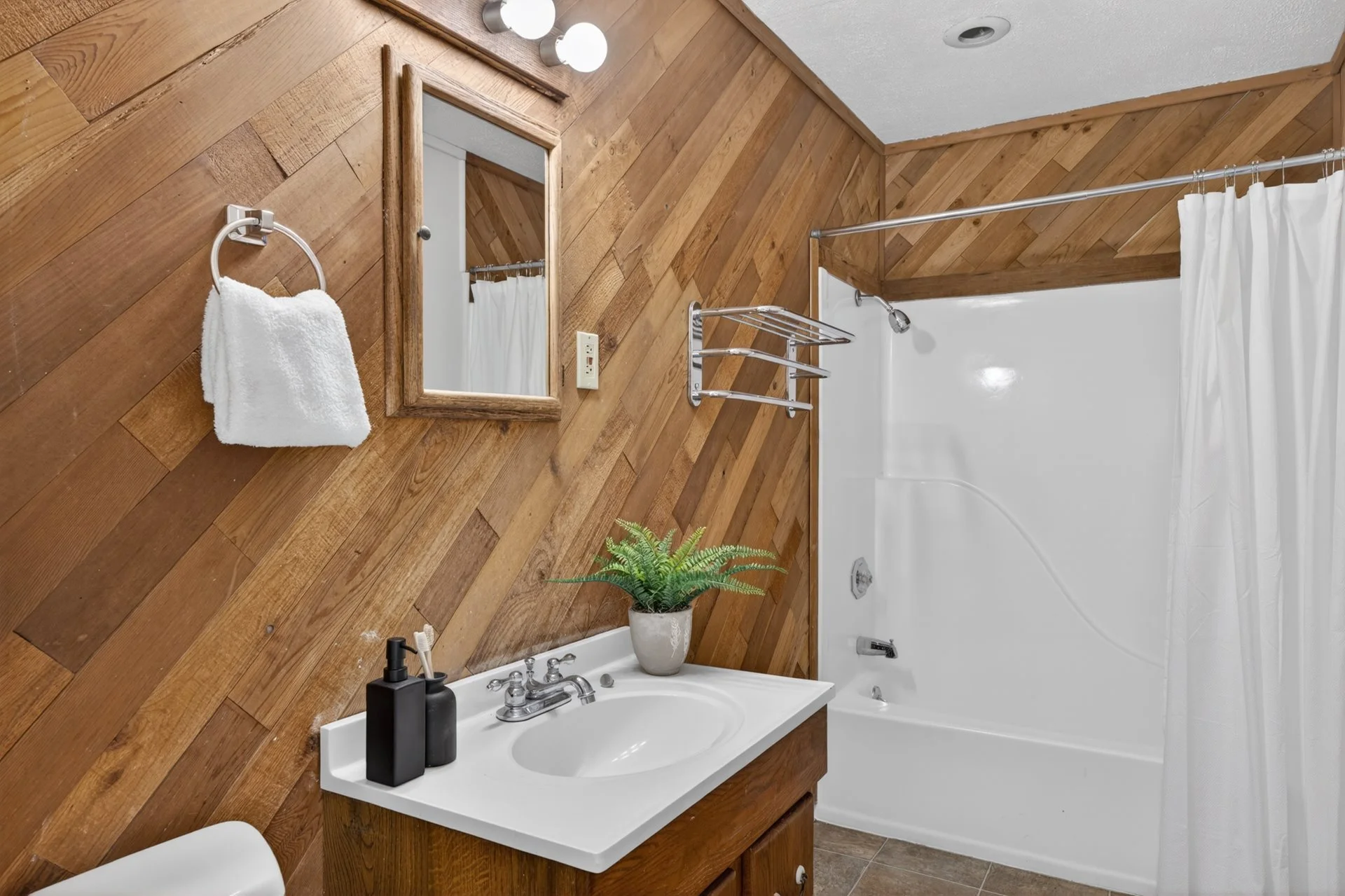 15-1044 Northeast 57th Avenue-15.jpg