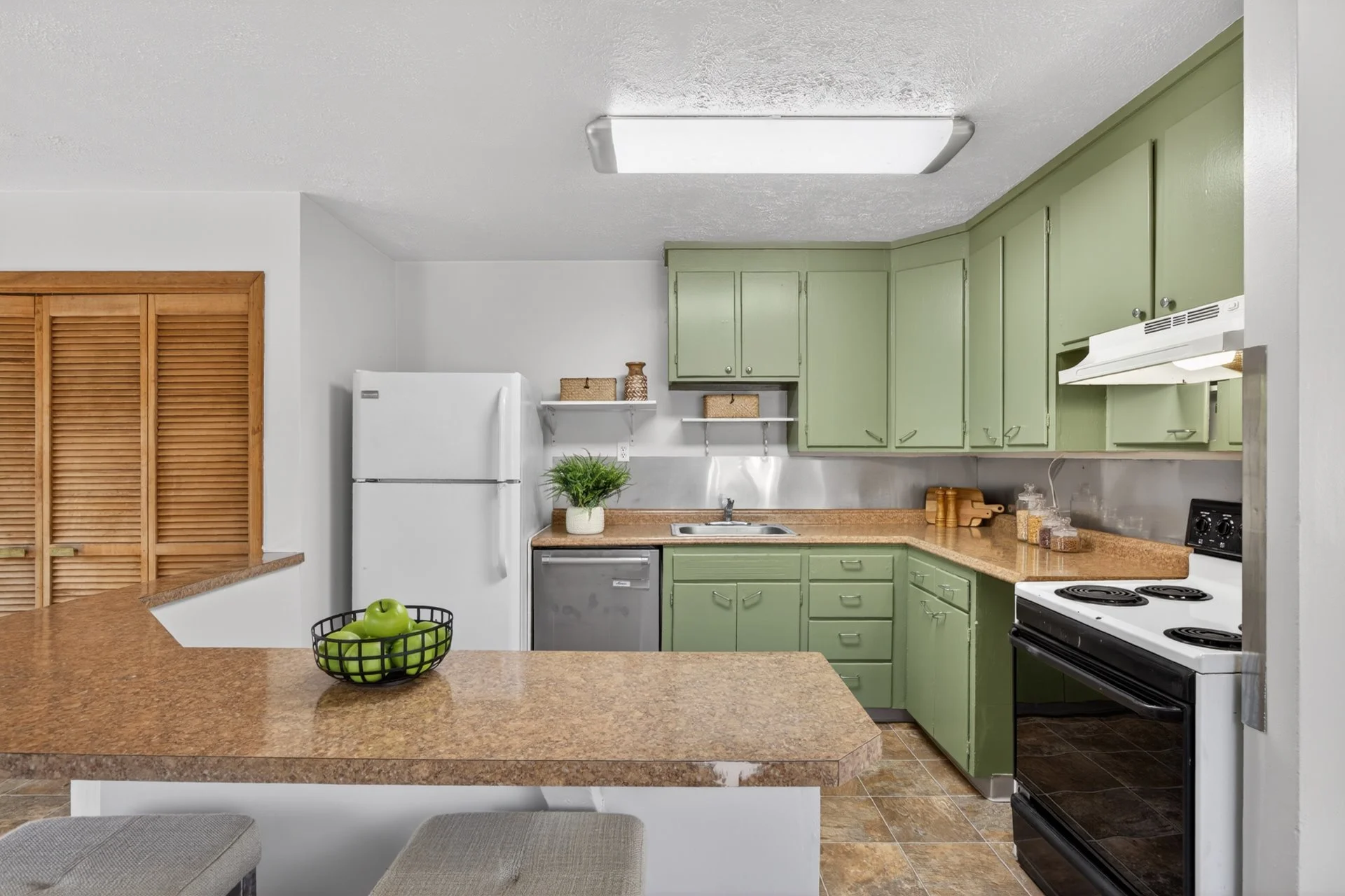 10-1044 Northeast 57th Avenue-10.jpg