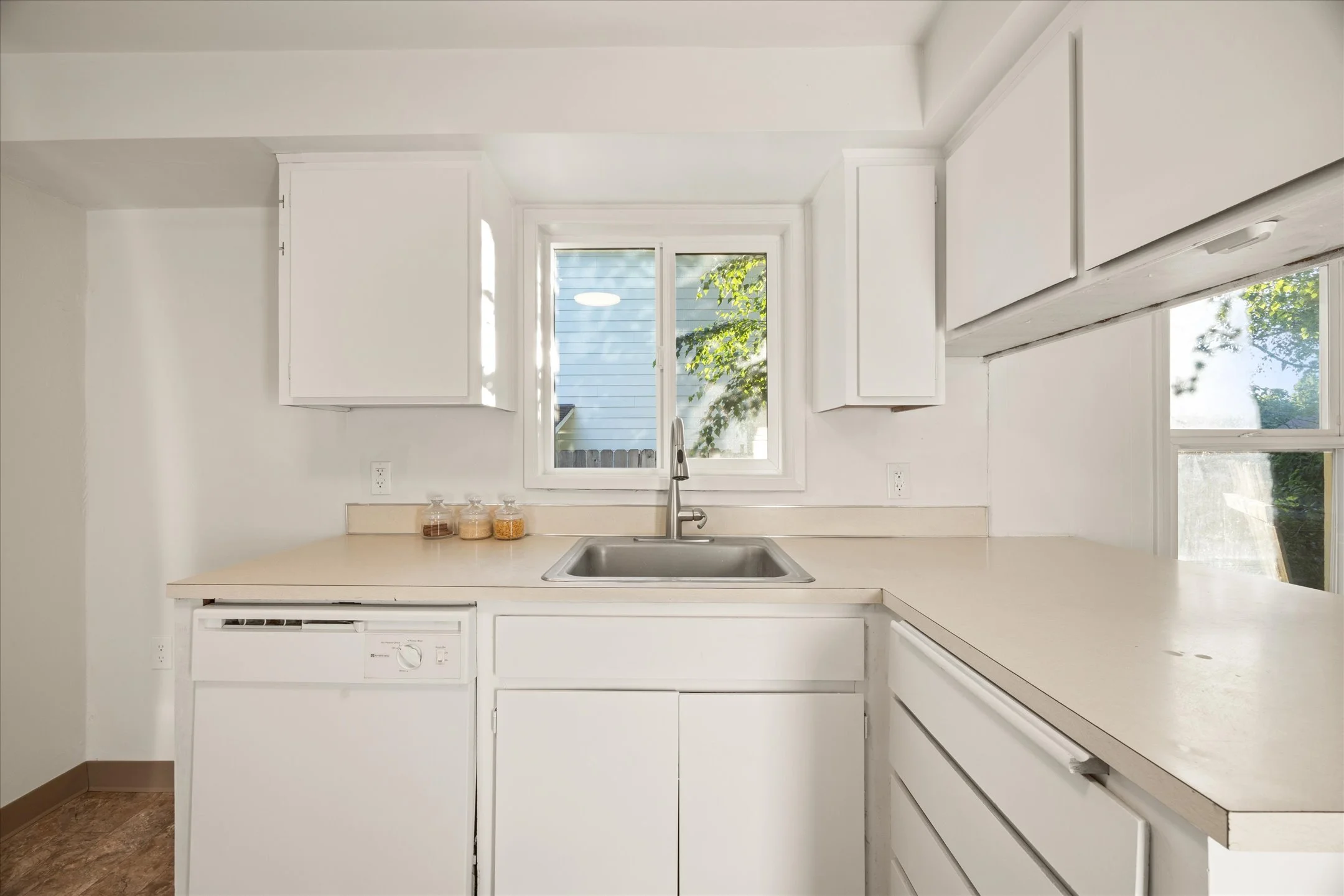 13-3444 Se Rockwood St 97222-13.jpg
