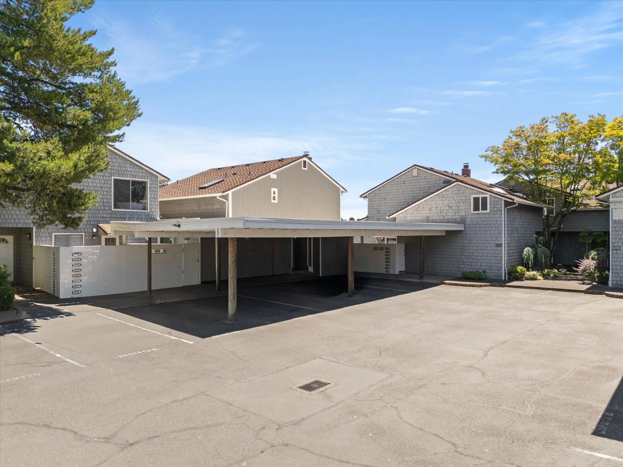 04-530 N Hayden Dr 97217-4.jpg