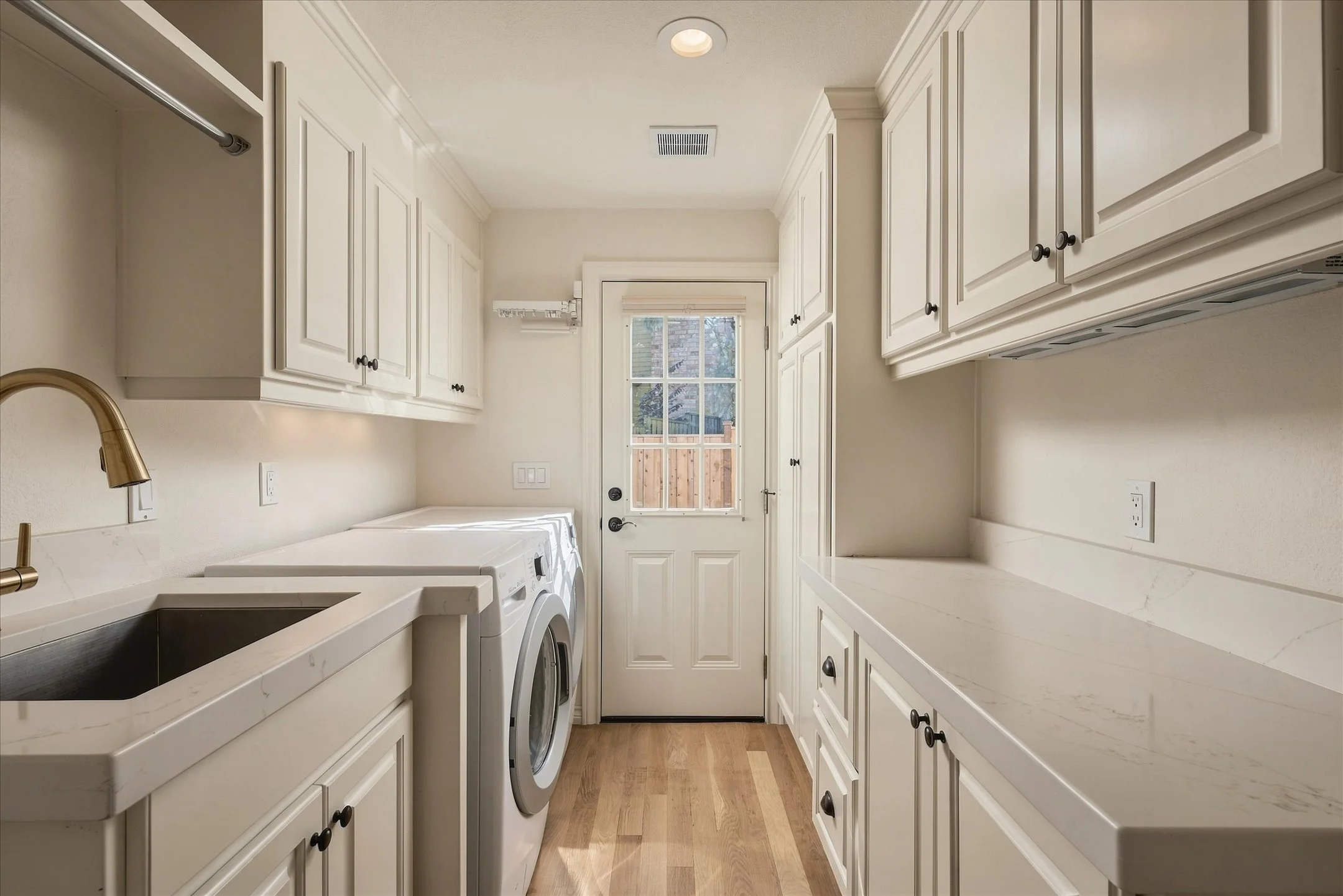16-876 Sunny Hill Dr-23.jpg