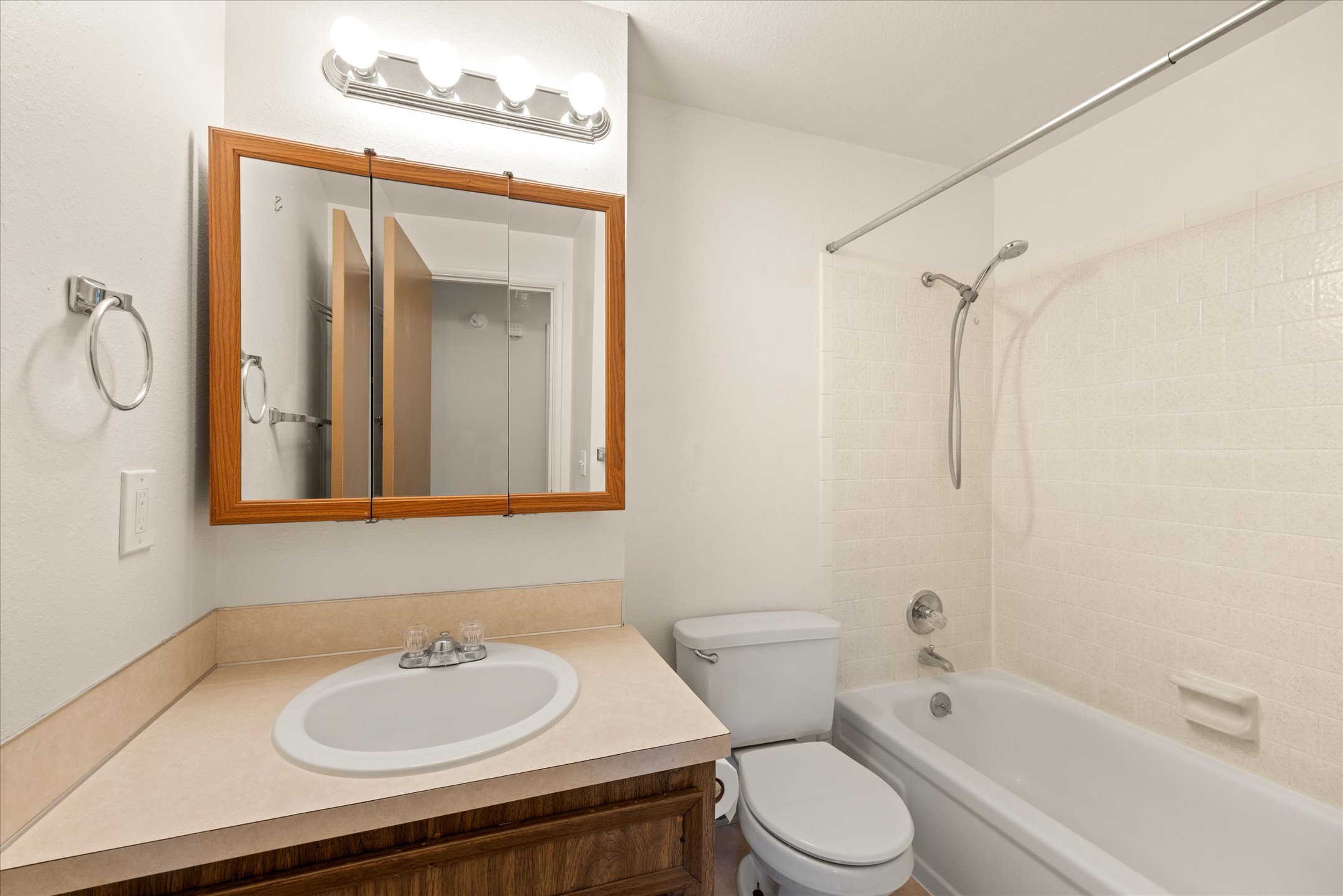 22-9972 Se 40th Ave 97222 -22.jpg