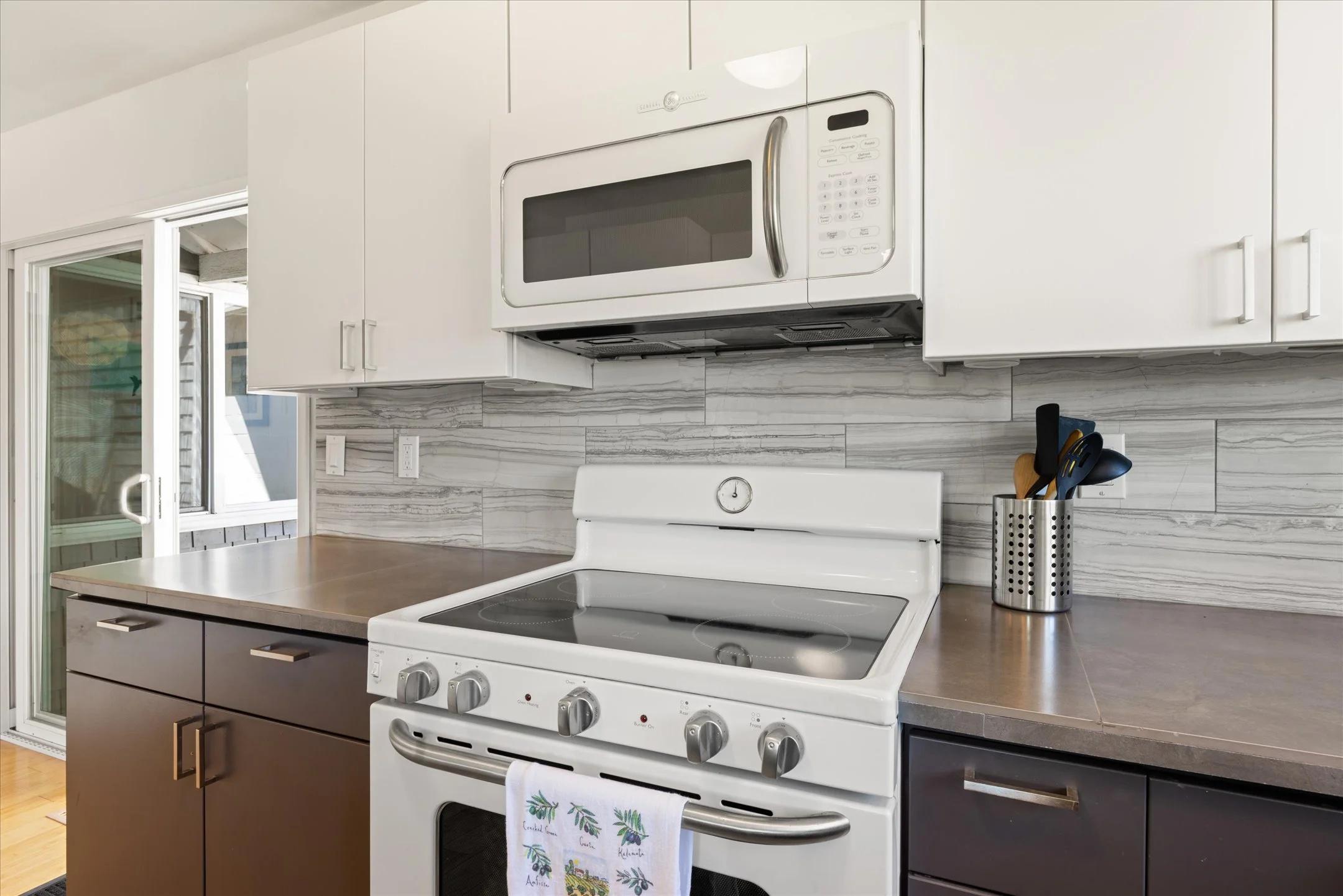 20-530 N Hayden Dr 97217-20.jpg