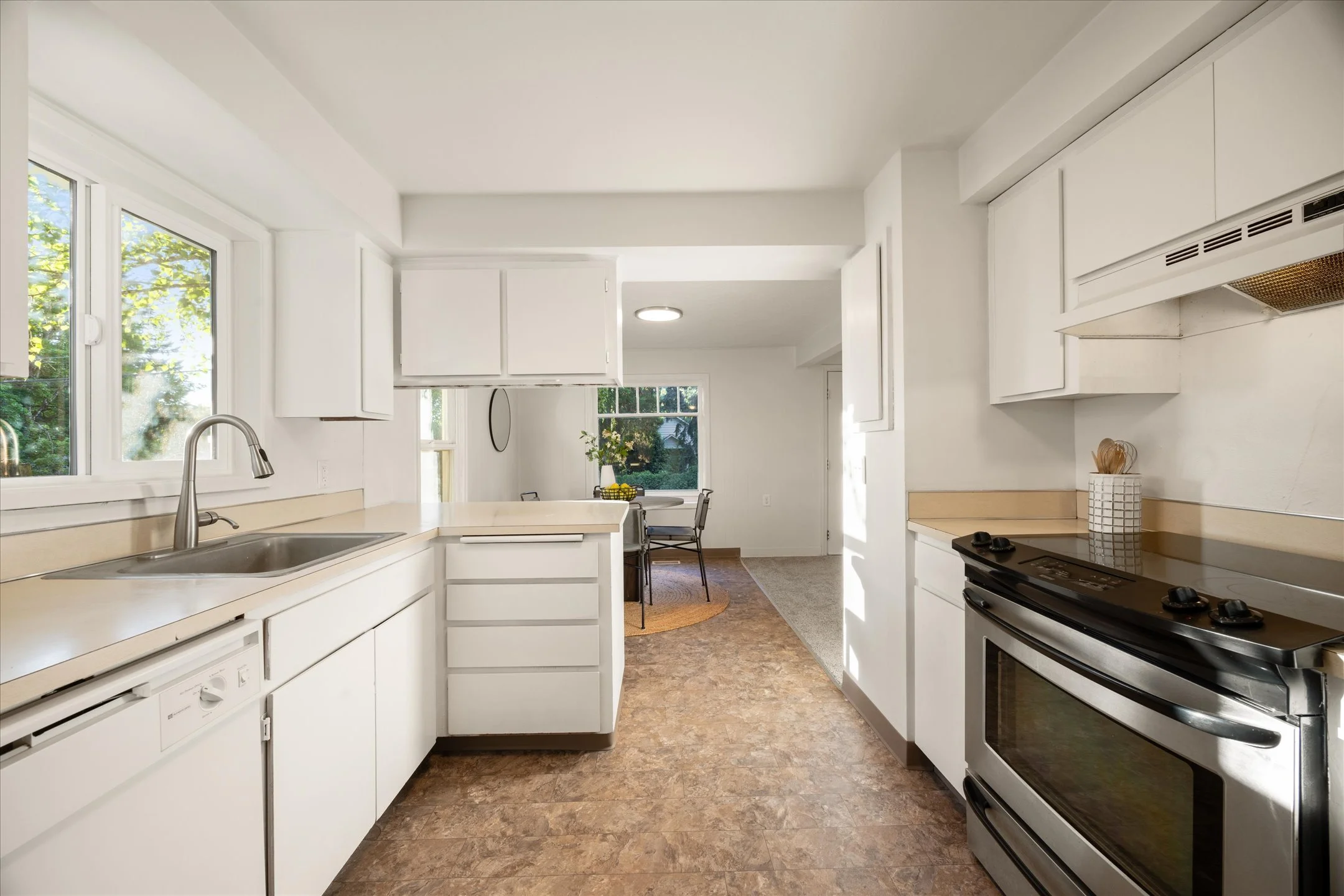15-3444 Se Rockwood St 97222-15.jpg