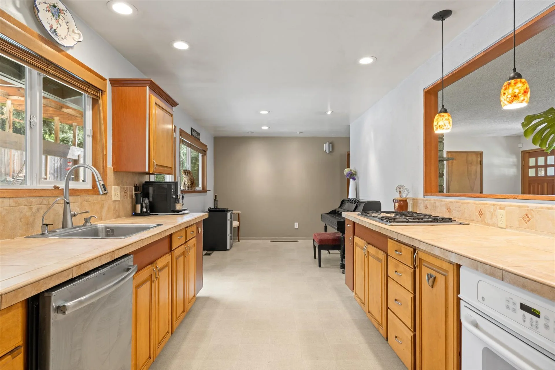 16-12955 SW Evergreen St 97005 -16.jpg