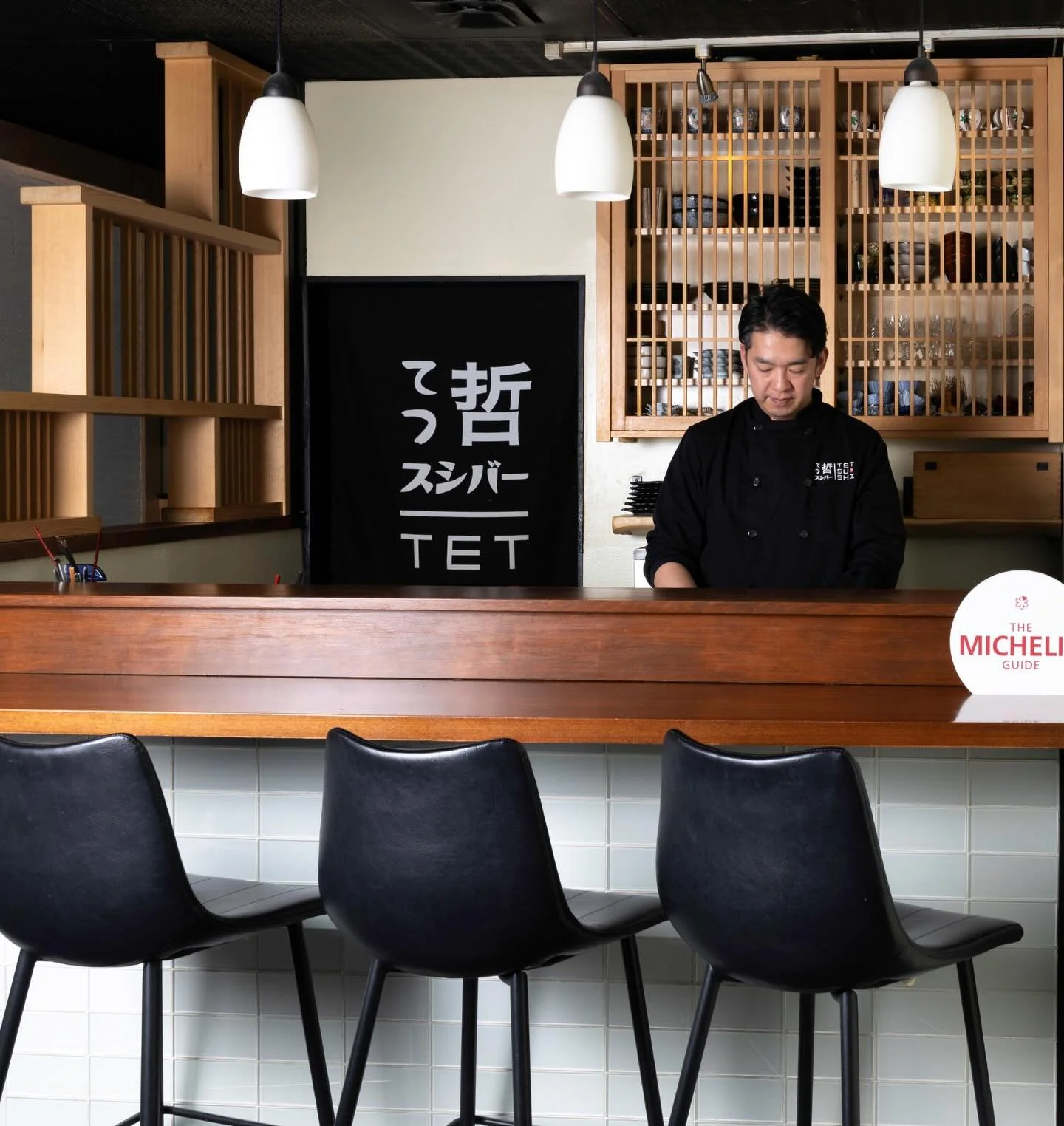 Twelve seats.
A quiet room.
A pace that invites you to settle in.

Intimate by design.
Intentional in every detail.

#IntimateDining #TetsuVancouver #OmakaseCounter #MichelinDining #VancouverEats FineDiningVancouver JapaneseHospitality