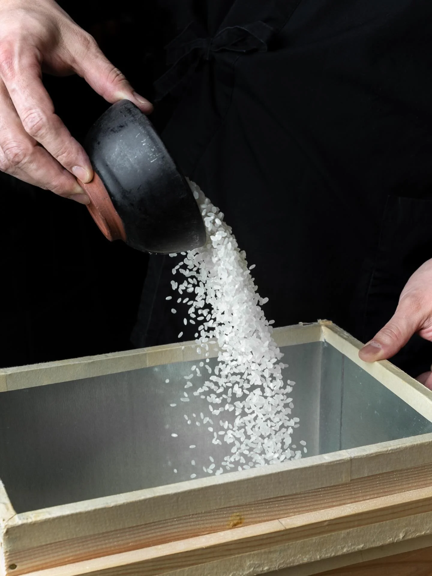 Rice is never an afterthought.

Origin.
Temperature.
Moisture.
Seasoning.

Tested through countless trials, with a formula that shifts as the seasons change.

Each day, the shari is adjusted to meet the fish , never the other way around.

Precision b