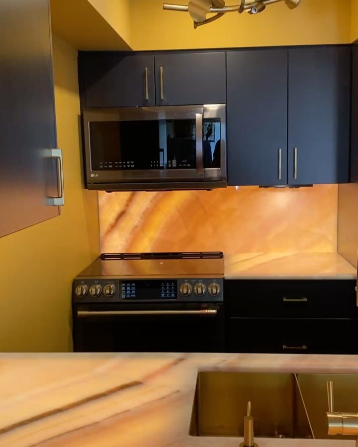 Final finish of this Onyx backlit bold design kitchen. Removed a wall to open the clients kitchen into dining room and shifted the footprint to accommodate new appliances. 🫡 

#vancouver #womenintrades #construction #beforeandafter #kitchenrenovatio
