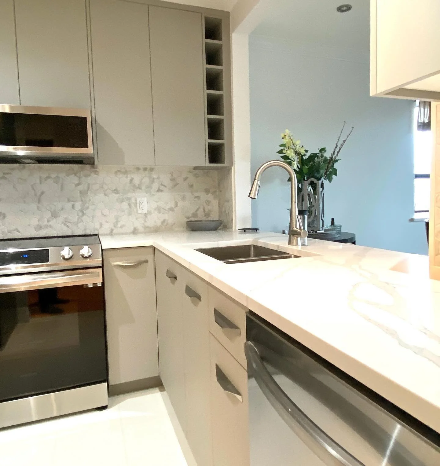 This client was one of the first to hire me when I was just starting @echo.renovations Back then we did a bathroom reno for her. Coming back to deliver this kitchen and have her trust me with her condo yet again so long after  has been a treat. I lov