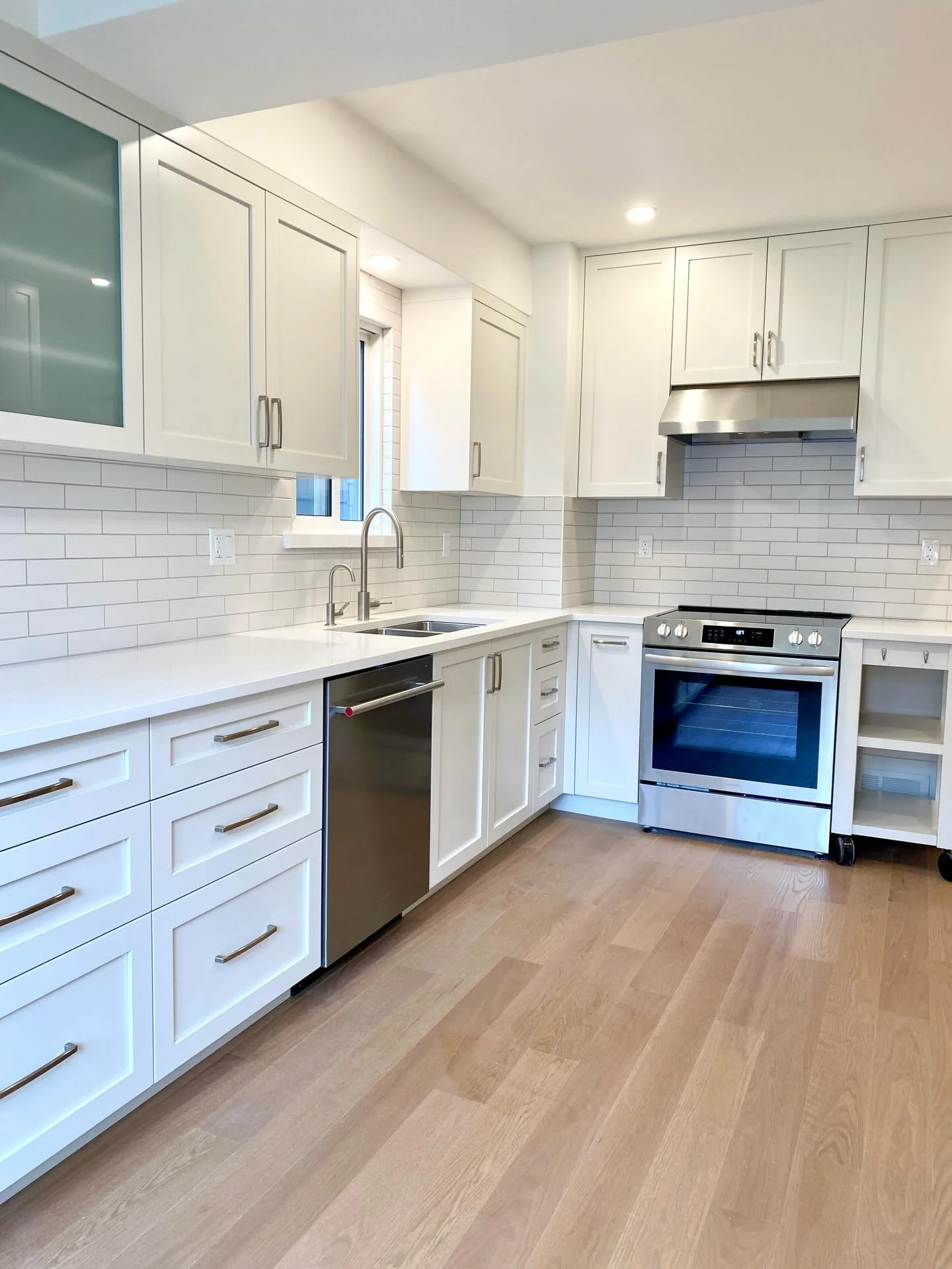 Cambie kitchen before and after for fantastic clients ✨ 

#beforeandafter #kitchenrenovation #vancouvercontractor #echorenovations #construction