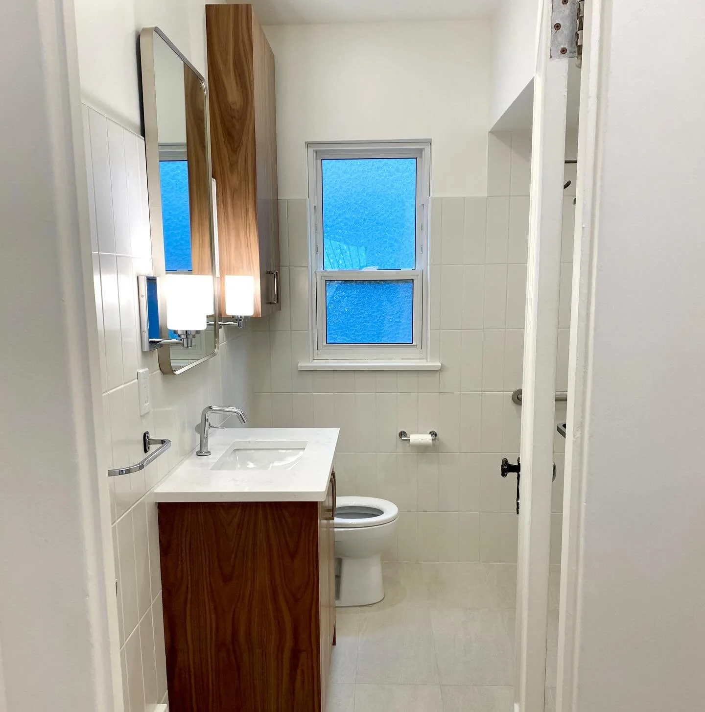 1950s bathroom upgrade. Very happy with the curbless walk in shower 😌🫡

#beforeanndafter #bathroomrenovation #echorenovations #details #vancouvercontractor