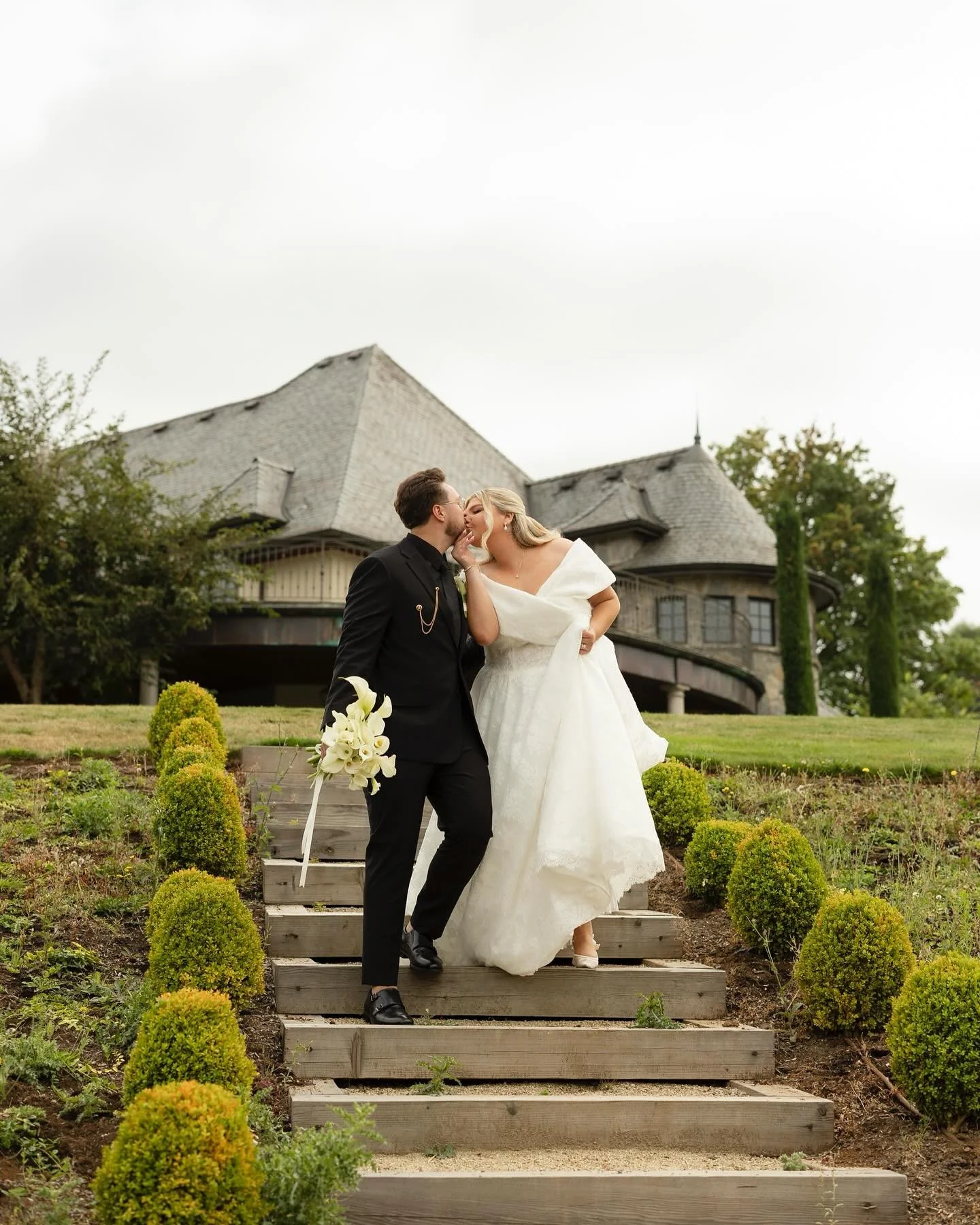 More photos from Paul & Natalie’s beautiful wedding day at the stunning @chateau_de_leon 🤍 
Florals by @kateasinkaty 
.
.
.
#weddingdayinspiration #weddingday #bridetobe #weddingphotographer