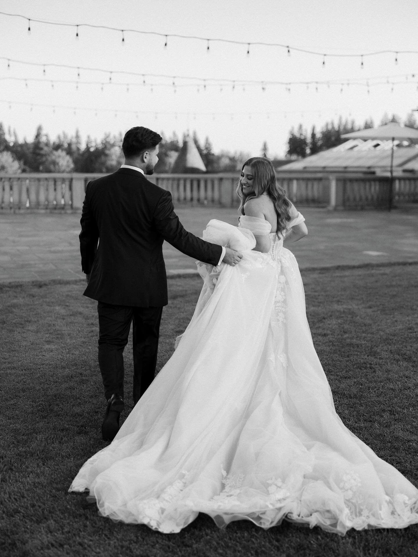 Roman and Alla&rsquo;s beautiful beautiful wedding at @chateaudelis 🤍 
.
.
#weddingday #bride #weddingphotos #weddingphotography