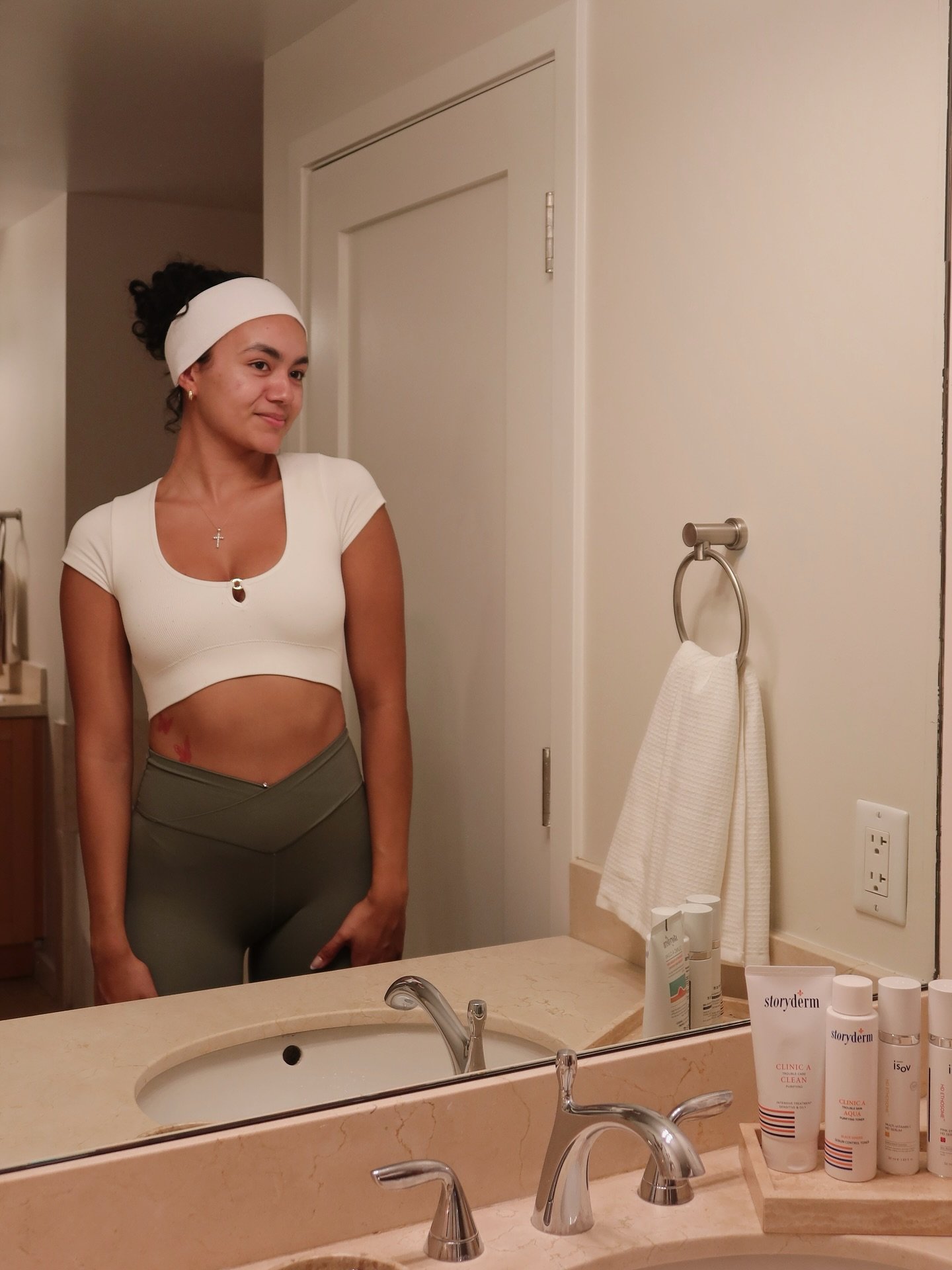 post skincare routine with @gizelllleeee 💌

&bull;

&bull;

&bull;

#julyskincare #storyderm #isov #koreanskincare #skincareroutine