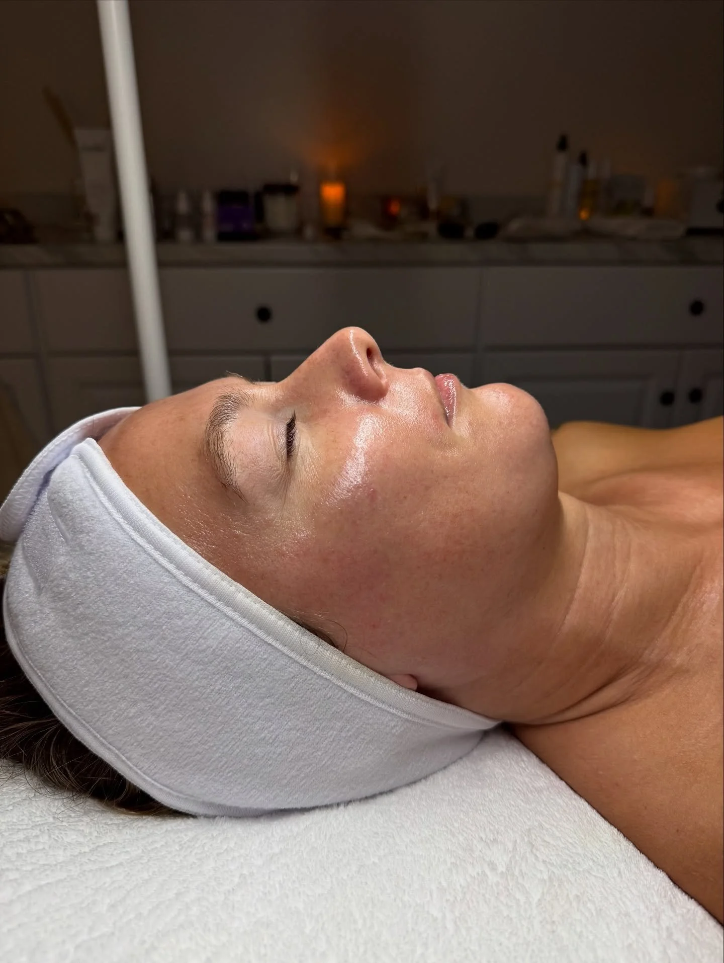 pre-event facials are the key to smooth, radiant skin + flawless makeup application. always here to prep your skin before your big moments 🤍

#julyskincare #koreanskincare #honeymoonfacial #facialtreatments