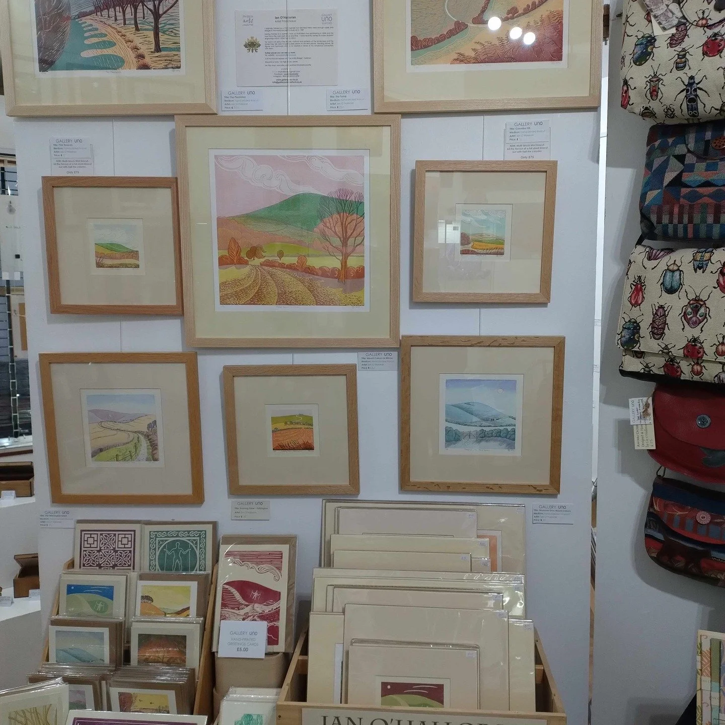 It's the second week of 'Encore' - and my last exhibition of the year. @sussexartscollective at Gallery UNO @unoseaford 
Just some of the art and craft on show:
@ian.ohalloran.artist 
@fatcatdesignsbyliz 
@joannagoodwin.art 
@kayjford0 
@graphite_saf