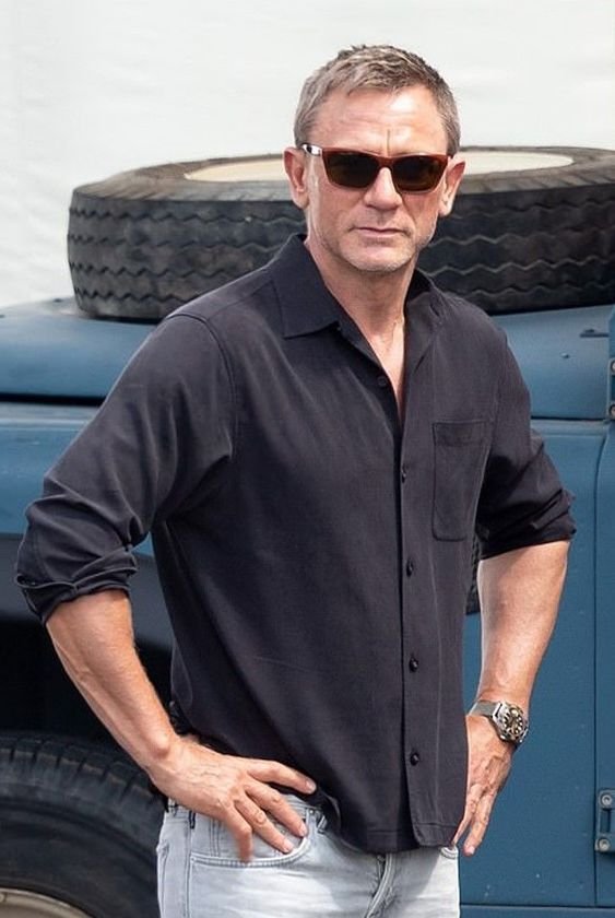 How To Dress Like James Bond This Summer