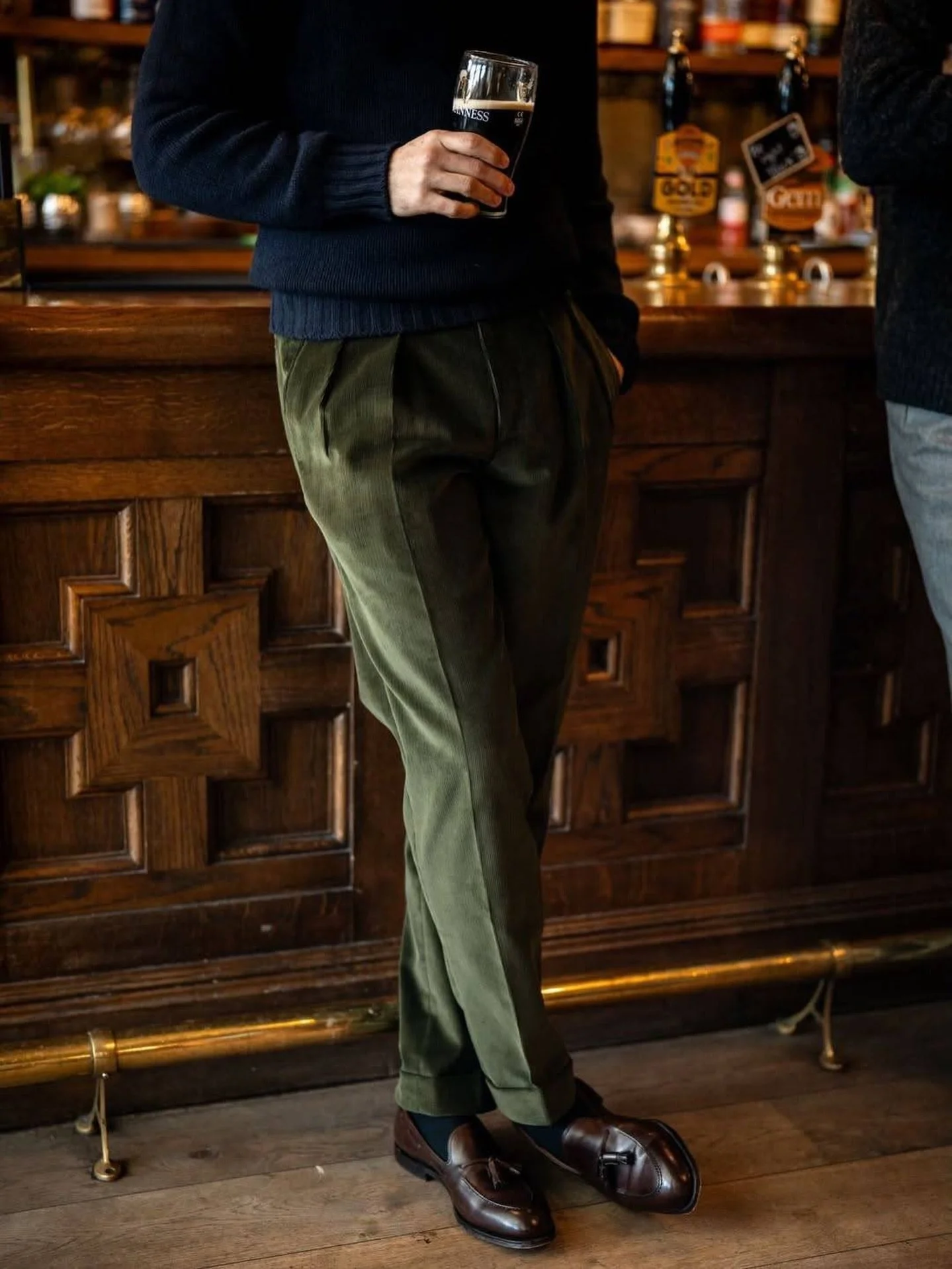 It&rsquo;s a pubmaxxing winter.

Mood as of late: corduroys, loafers, navy knitwear, and Guinness in hand.