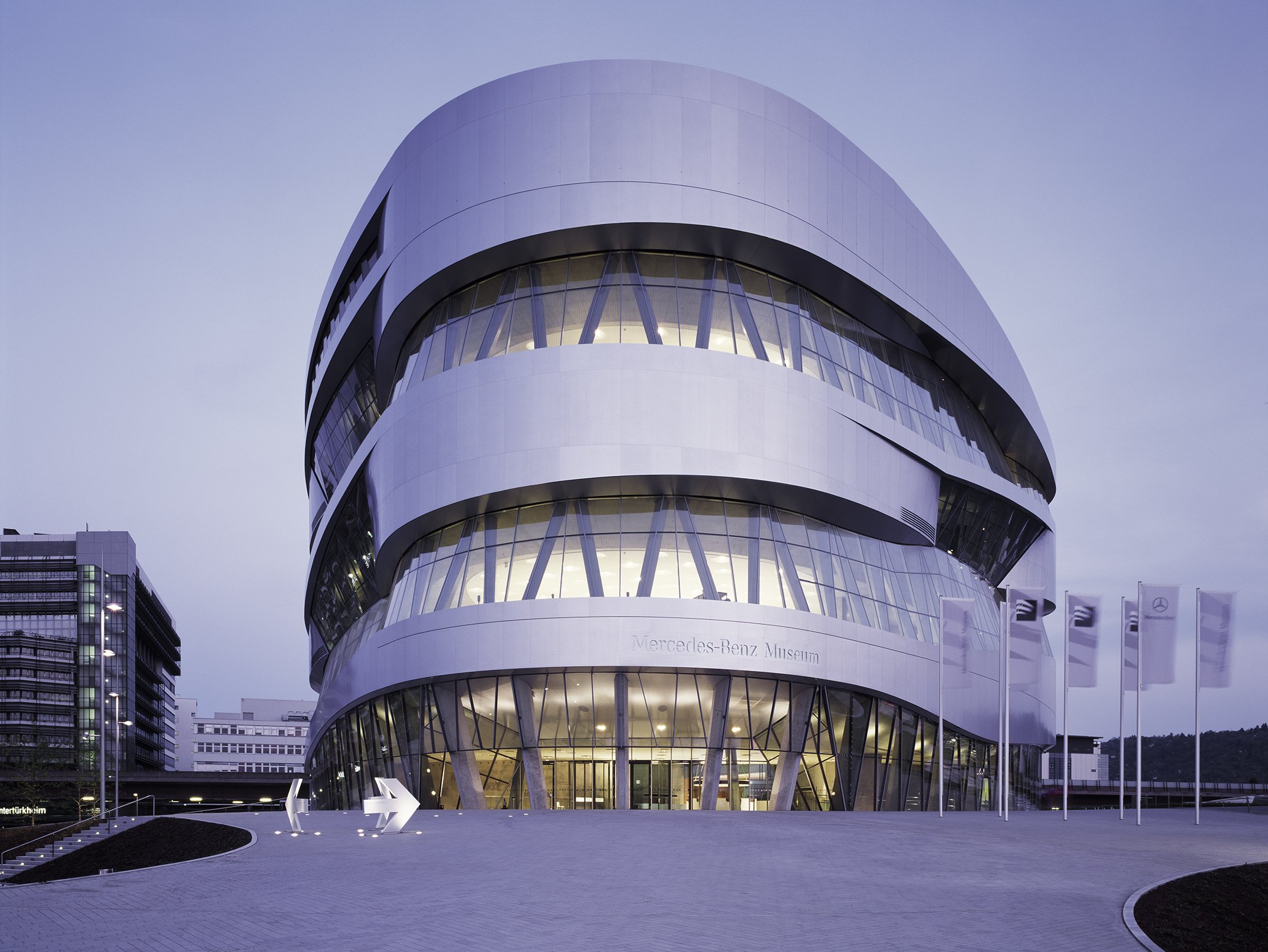 Photo on the outside of the Mercedes Benz Museum in Stuttgart (UNStudio / Ben van Berkel Architekten) photographed by Ralf Buscher, Hamburg