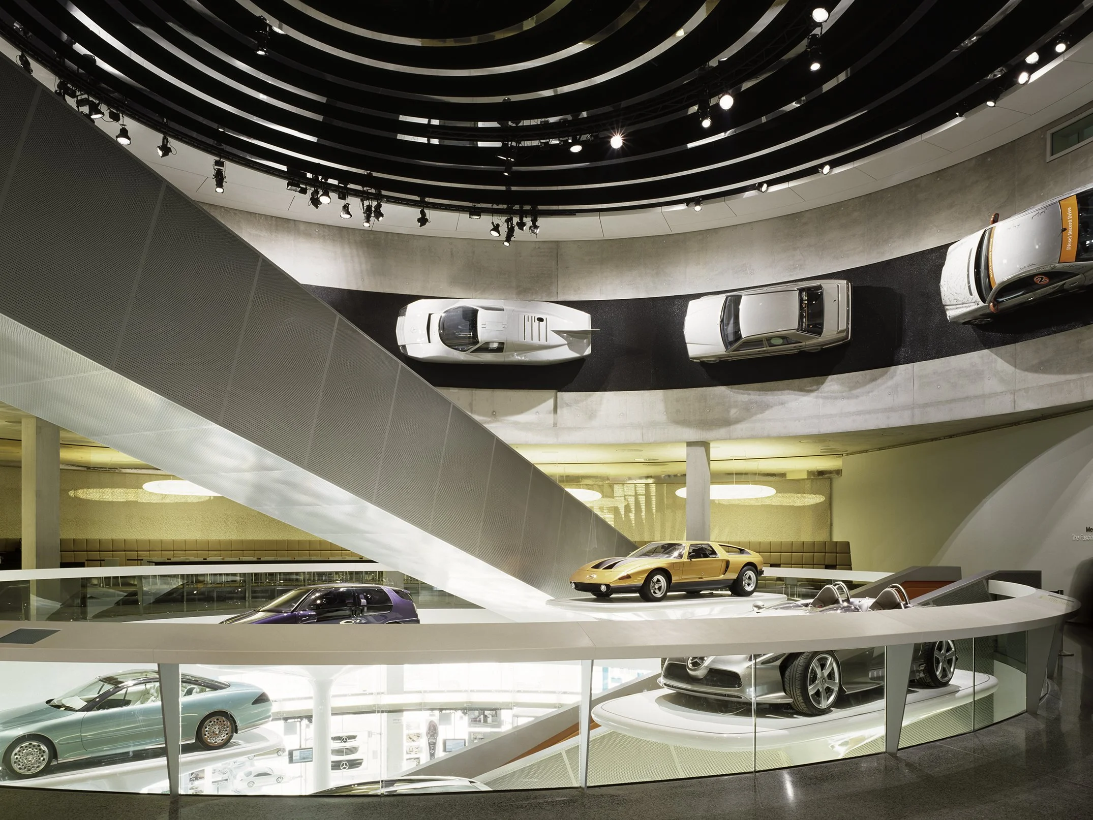 Foto of the exhibition with racing cars and sports cars at the Mercedes Benz Museum in Stuttgart photographed by Ralf Buscher, Hamburg