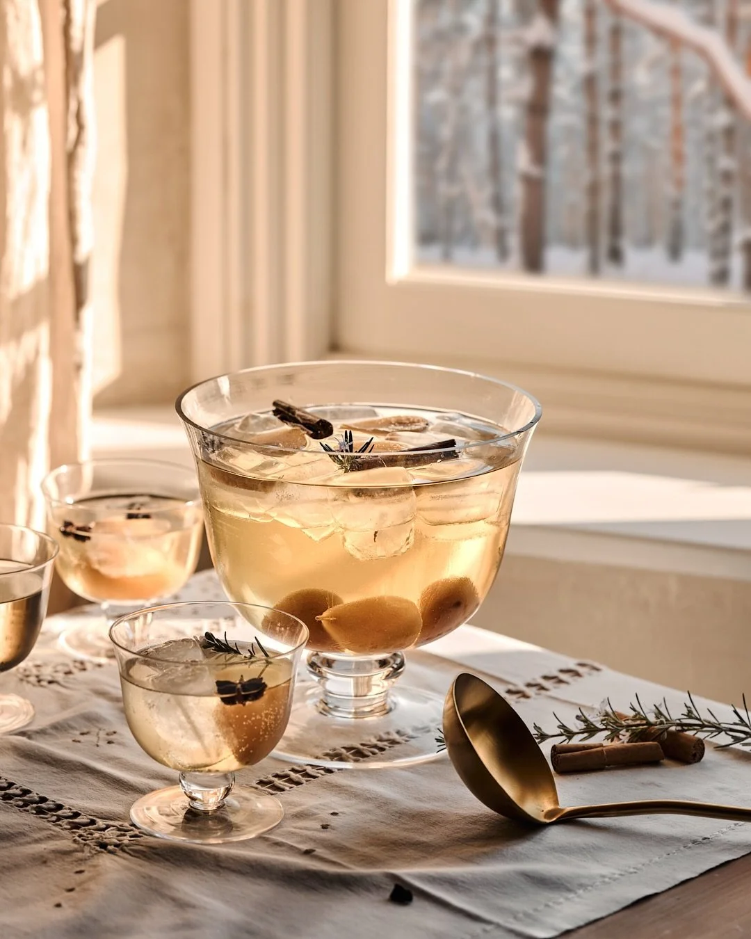Festive Amaretto &amp; Poached Pear Punch RECIPE BELOW ⬇️ 

INGREDIENTS
For the Poached Pears

8 ripe but firm baby pears, peeled and cored

750ml water

100g demerara sugar

2 cinnamon sticks

3 star anise

1 strip orange zest

1 tsp vanilla bean pa