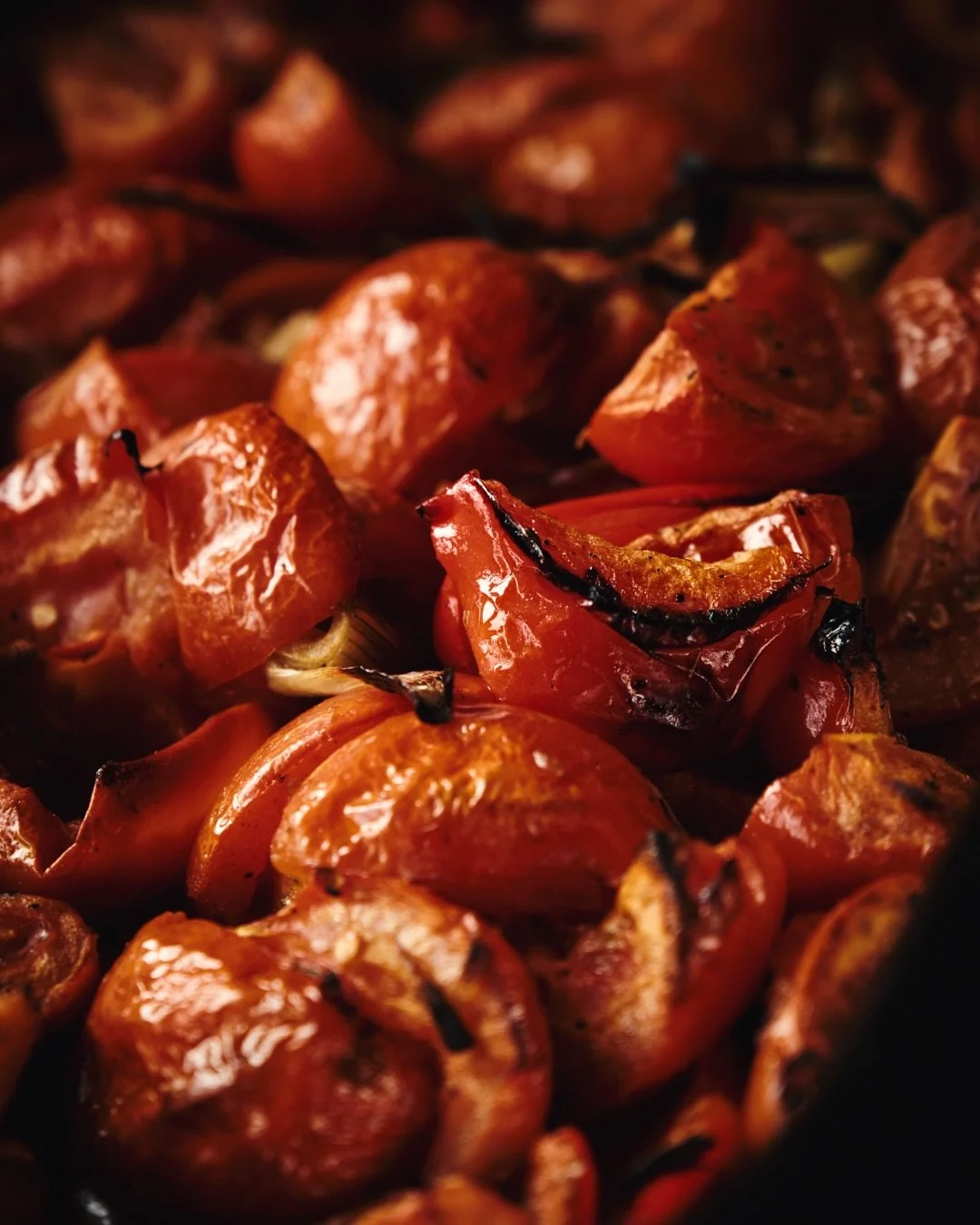 ❤️Swipe for the shoot details and outline ⬅️

Cooking with @ishealthyphoto, honouring his Venezuelan heritage, began simply as a family meal. No grand plan, just laughter, stories and the slow layering of a Venezuelan lasagne in the kitchen. A few sp
