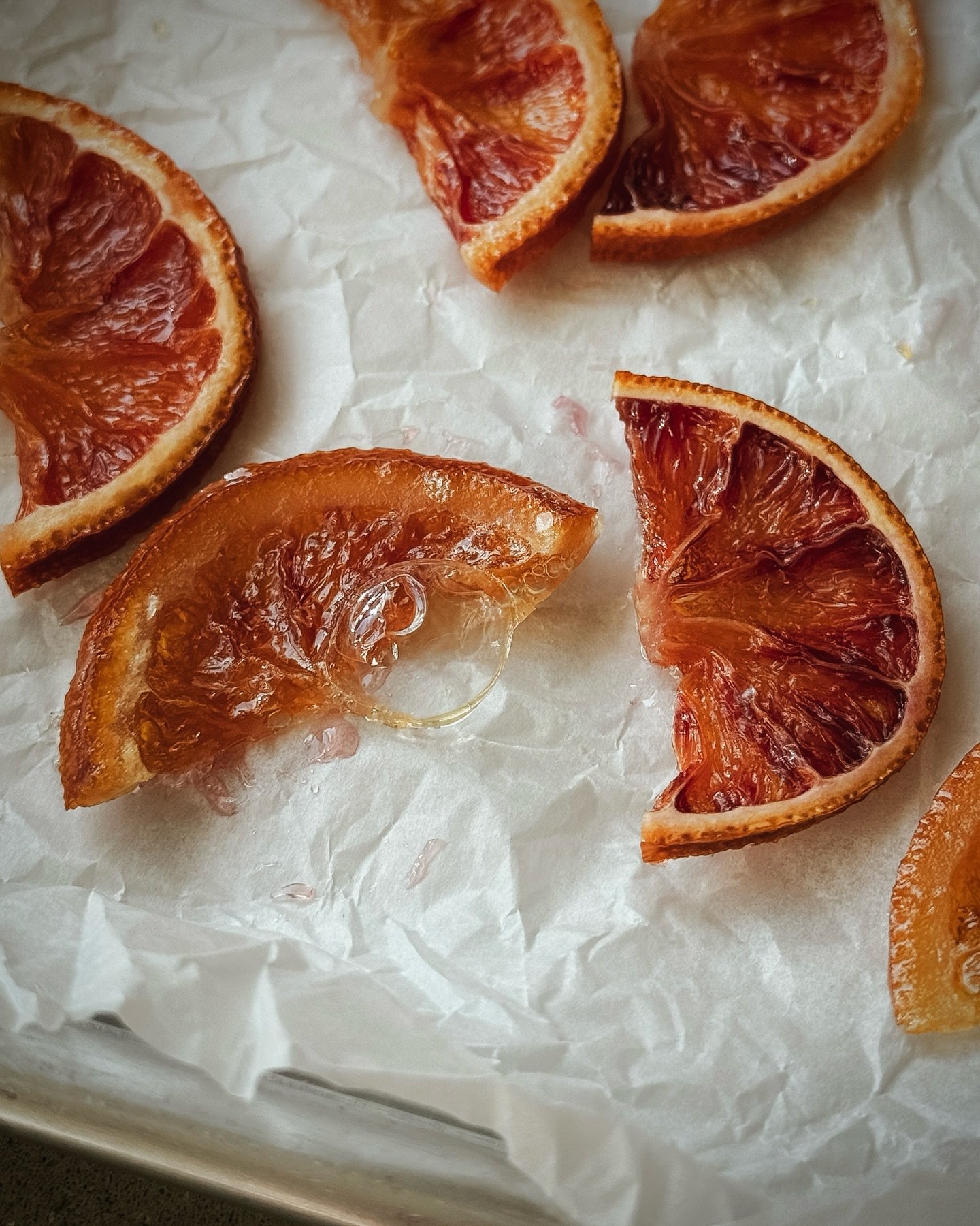 Sometimes the most beautiful stories in food live in the smallest details.

In macro, textures reveal themselves, the delicate seeds and taut skin of strawberries, the natural patterns of fresh fruits and vegetables, or the glossy surfaces of ingredi