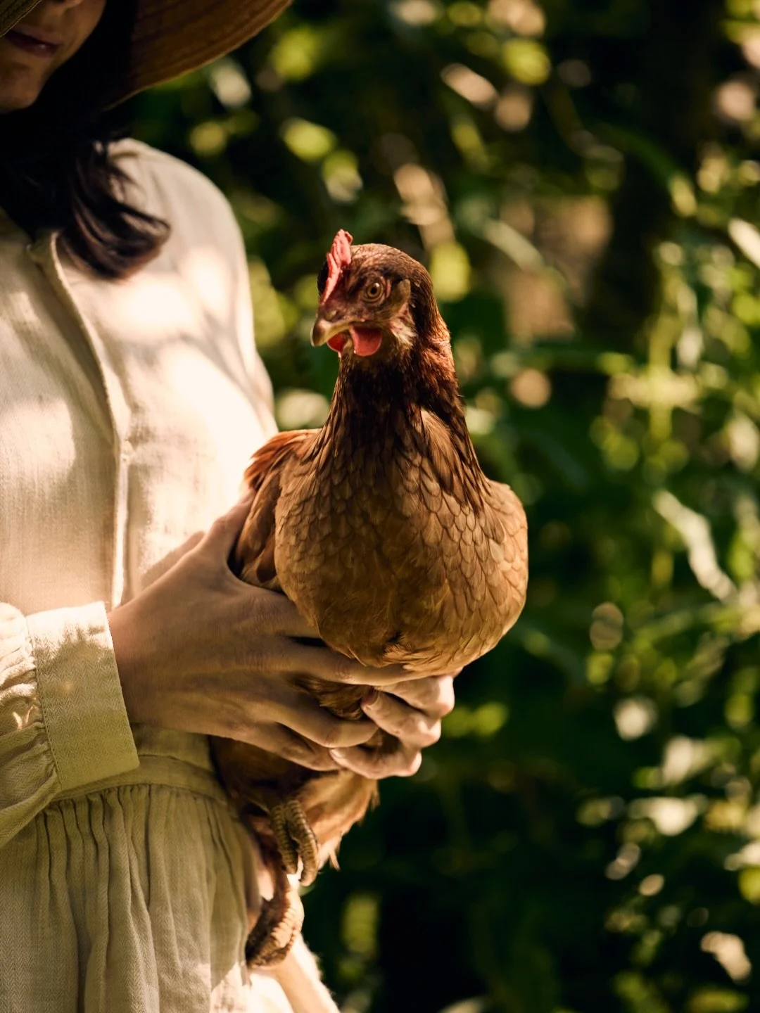 Living slowly looks like this&hellip;

Swipe ⬅️ for laundry with cocktails 🌟

A warm hen nestled in your arms, soft and steady,
a basket of fruit gathered heavy and sun-sweet,
linen swaying on the line as the sea air drifts through,
a chilled cockta
