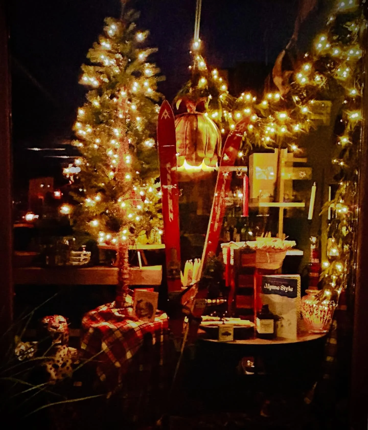 Merry Christmas And The Most Love From The Bottom Of Our Weird Little Hearts! Thank You To Every Single Human Who Supported Us This Holiday Season.  XXOO ❤️❤️🥂🎄