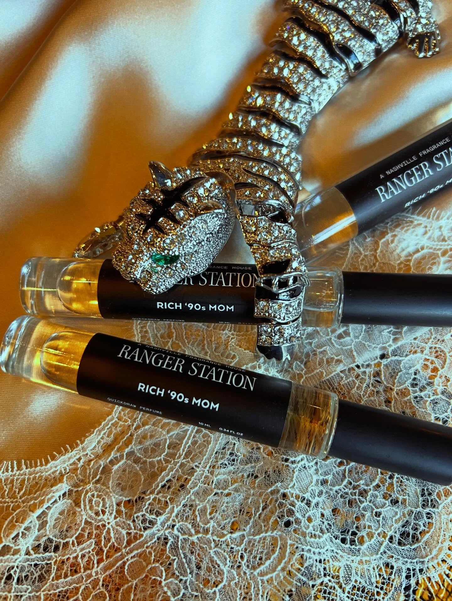 RICH 90&rsquo;s MOM - 👩 #comeandgetit