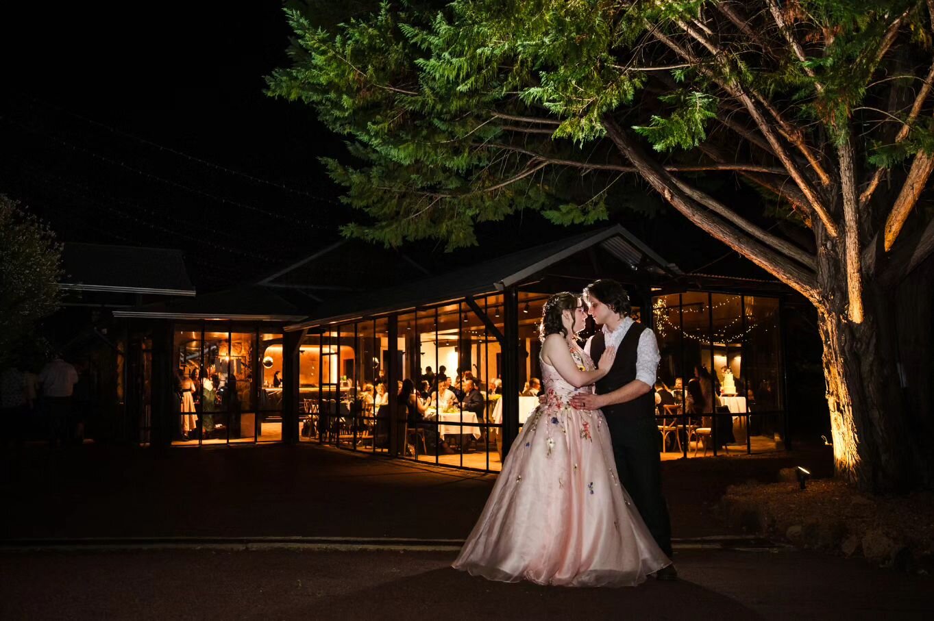 Gallery delivered 💕
Check your inbox Mhairi &amp; John, your gorgeous photos are ready 📸
.
.
.
.
#darlingtonestatewedding #darlingtonestateweddings #darlingtonestateweddingphotos #darlingtonwinerywedding #perthweddingphotography #perthweddingphotog