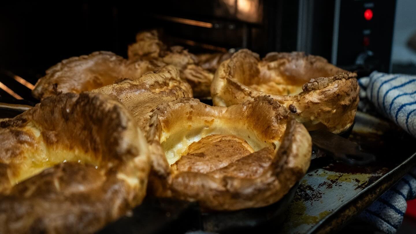 Sunday Roasts! 🍴🍺

From 12pm - 2:30pm 

To book please phone 01728 723455

.
.
.

#framlingham #suffolk #roast #roastbeef #roastpork #yorkshirepudding #framlinghammarket #woodbridge #eastanglia #foodporn #foodphotography #foodlover #heartymeal