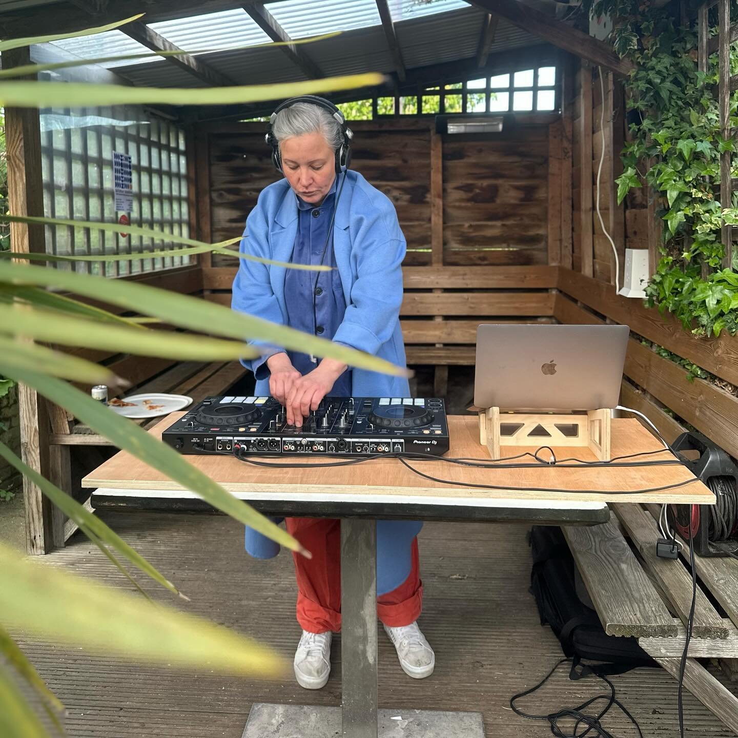 Saturday Sessions coming up this Weekend! 🎶🍕🍻

3-8pm 🎹🎵

Woodfired Pizza open from 3pm 🍕

.
.
.

#saturdaysession #saturday #saturdayvibes #music #musicinthecourtyard #framlingham #suffolk #woodfired #woodfiredoven #woodfiredpizza #visiteastofe