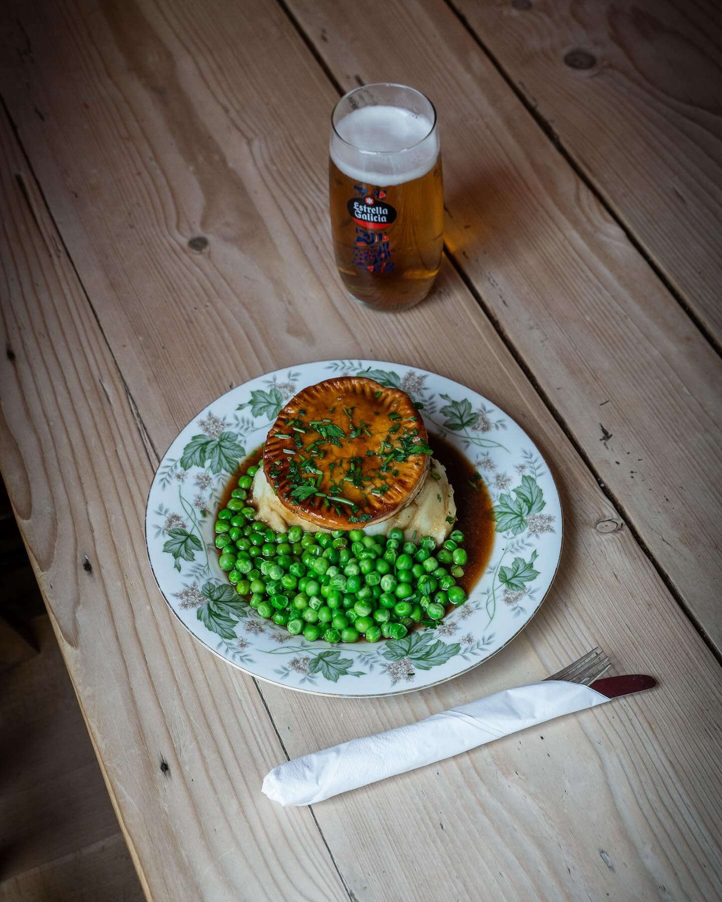 Craving something comforting this week?
Dig into our weekday lunch special &ndash; a generous helping of pie, mash &amp; peas, served with your choice of a pint of beer or a glass of house wine (125ml), all for just &pound;15.

Availabl lunchtime onl