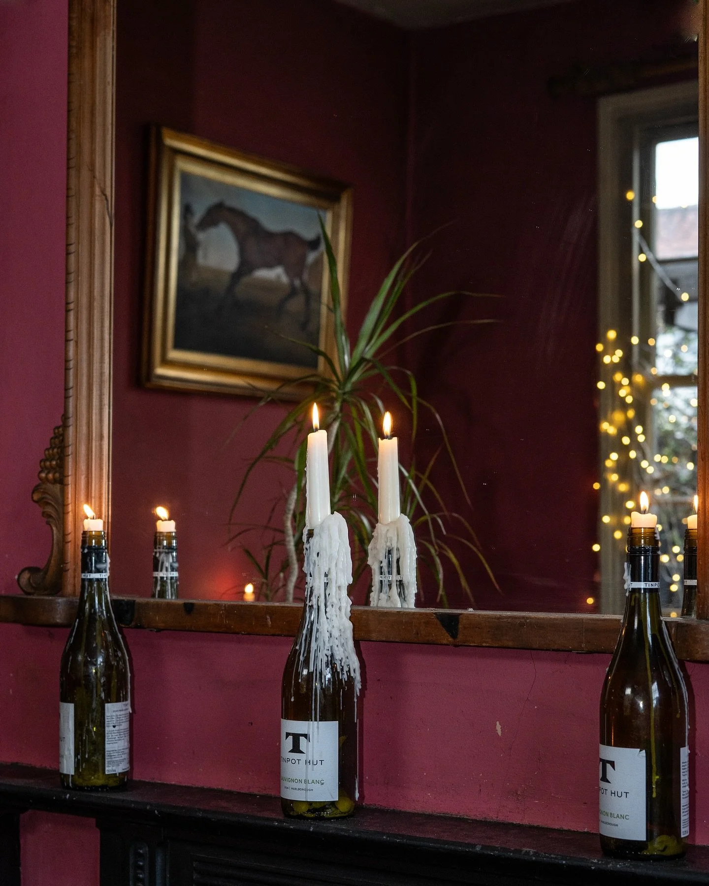 When it&rsquo;s pouring outside, there&rsquo;s nothing better than retreating to a warm pub with a pint and The Station Classic &ndash; Pork Belly 🕯️🍴🍺

#framlingham #suffolk #suffolkpub #eastanglia #cosy #cosypub #porkbelly #candles #pint