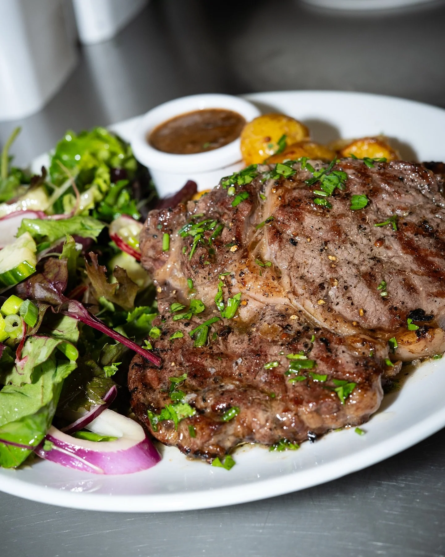 Rainy Mondays call for comfort on a plate 🌧️🥩
Our 9oz grilled ribeye with peppercorn sauce, sauté potatoes, and a fresh salad is just the thing to turn a grey day around.
Warm, hearty, and waiting for you at The Station 💛
To book please ph