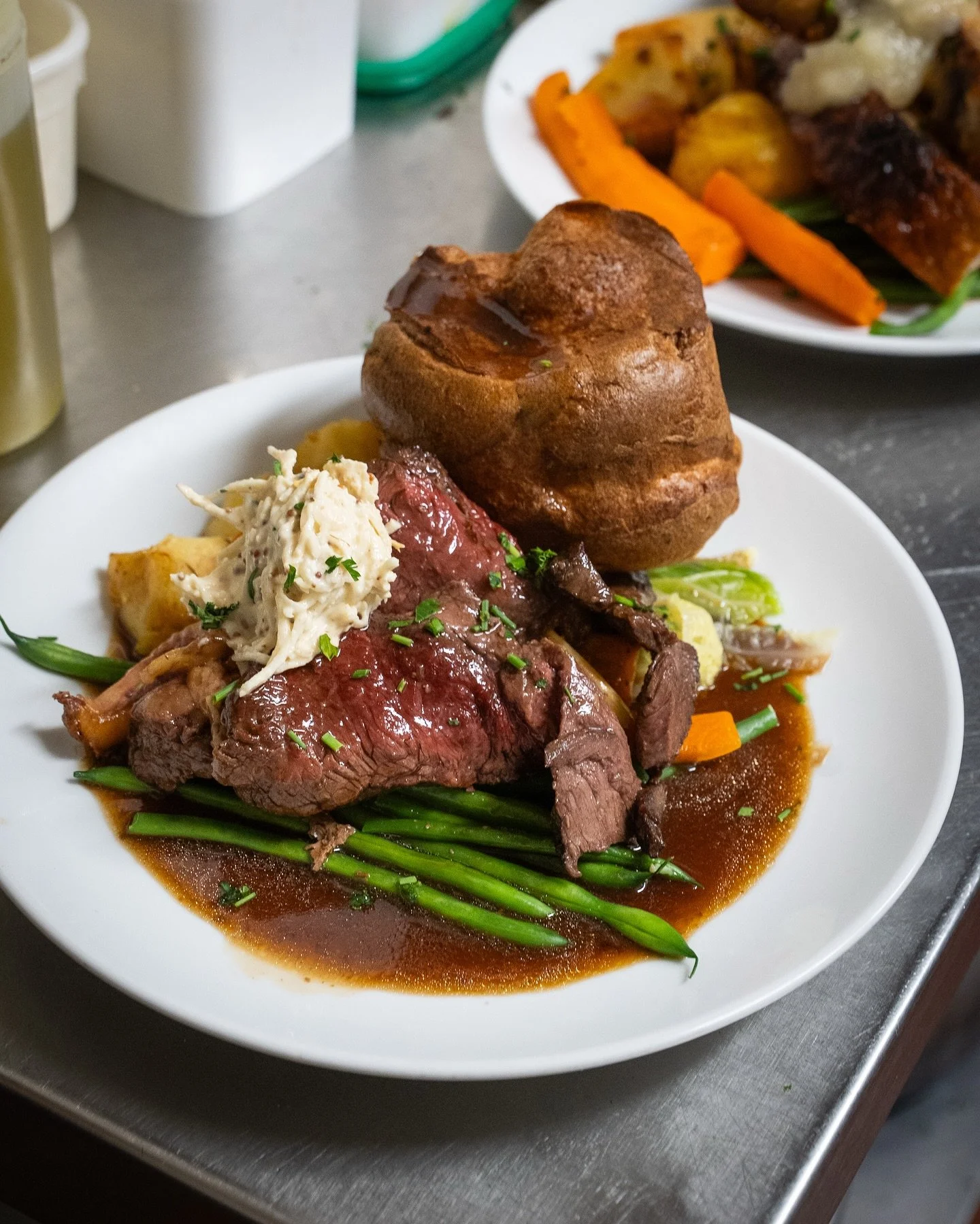 Sunday Roast Sirloin is back on!
Plus, a brand new Vegetarian Roast — Mushroom Wellington with all the trimmings.
Alongside our ever-popular Spring Chicken Roast and Roast Pork, both served with all the trimmings and rich homemade gravy. Perfe