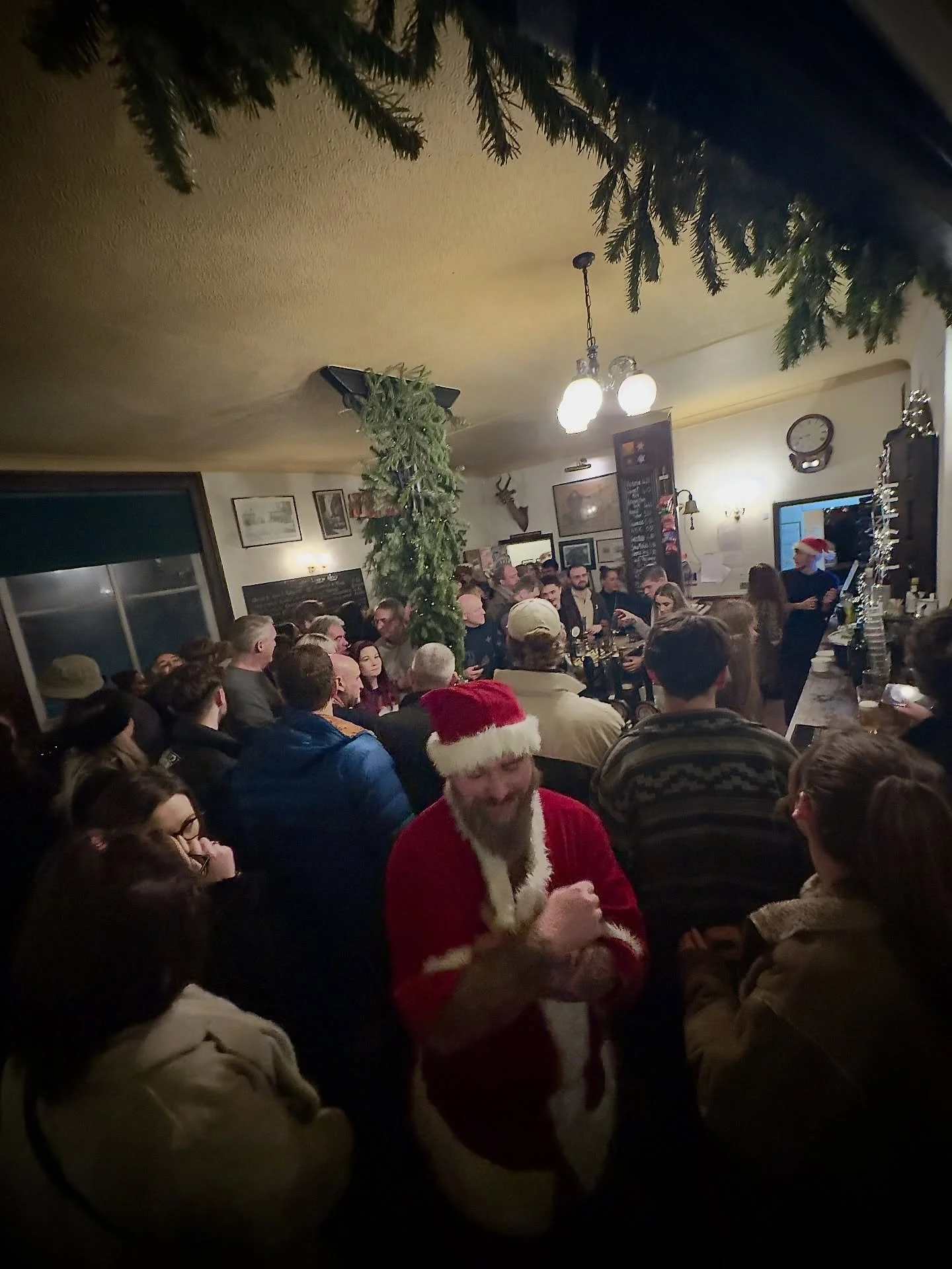 Christmas is just around the corner! 🎄

Here&rsquo;s some shots from Christmas Eve 2023 📸

#framlingham #suffolk #christmas #christmasdrinks #christmaseve #suffolkpub #suffolklife #eastanglia #pub #xmastime