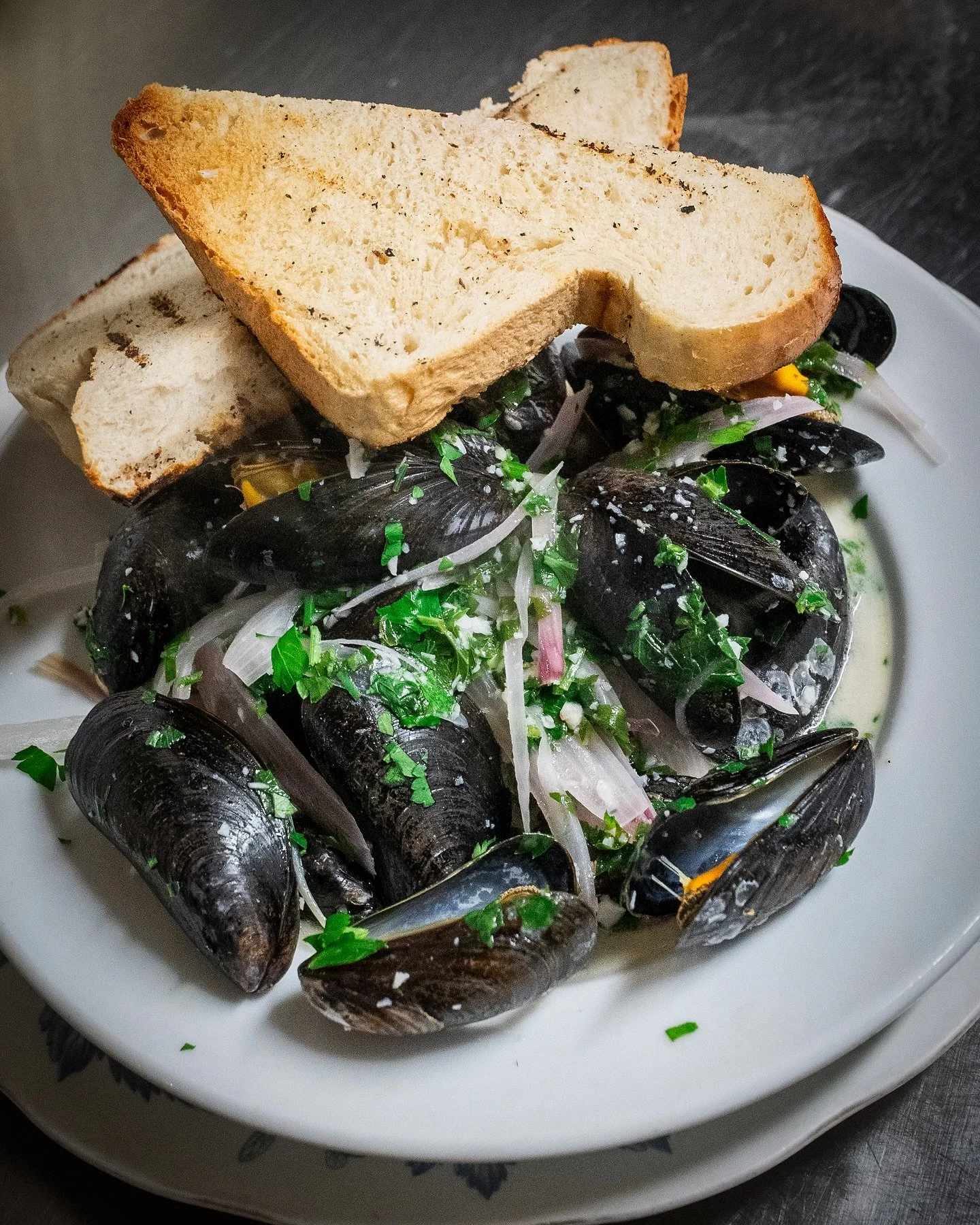 Which one would you go for? 🤔

#ribs #framlingham #suffolk #eastanglia #musselsrecipe #mussels #seafood #yummy #whichone #suffolkpub