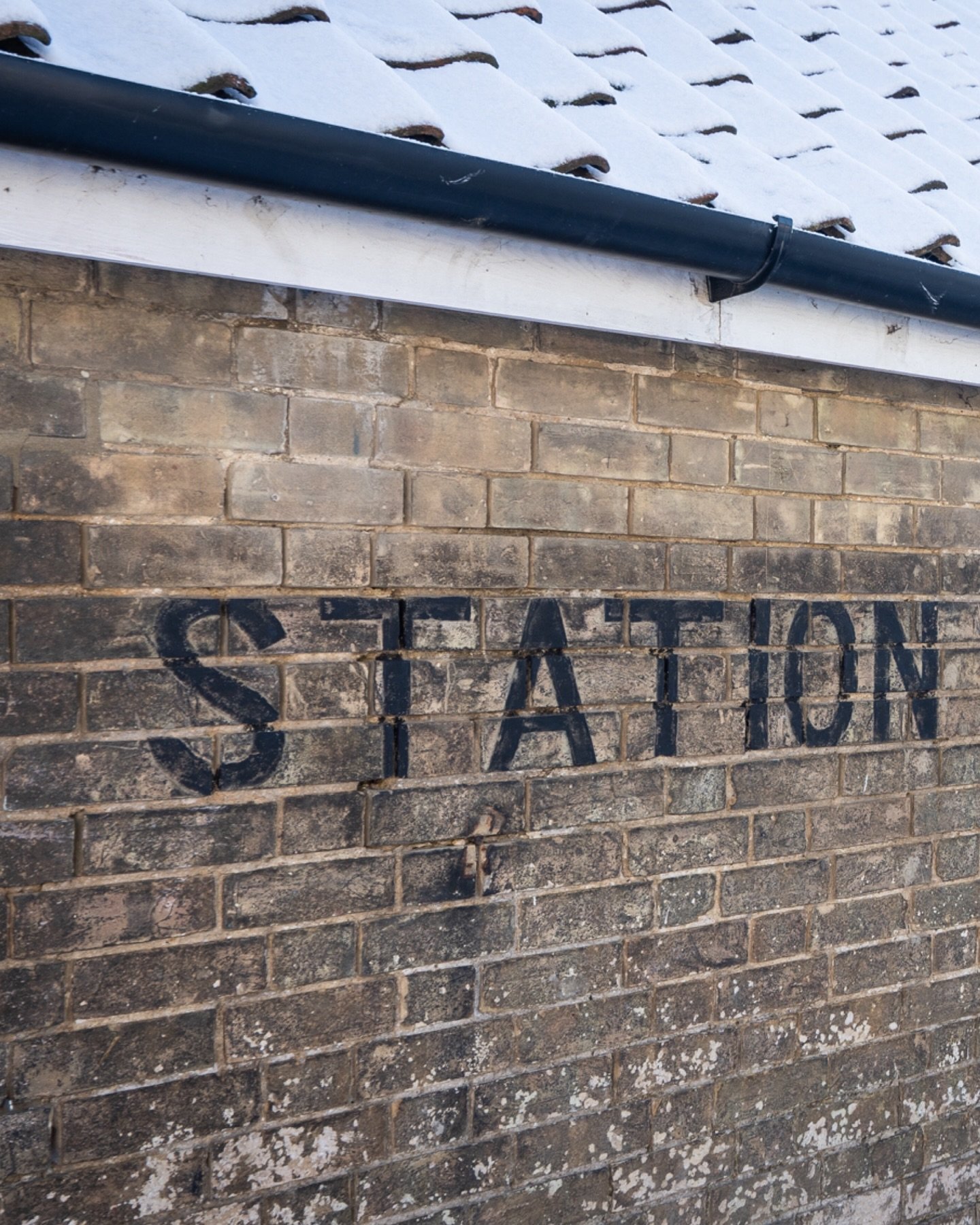 When the snow falls, the fires are lit and the food gets heartier, 
slow-cooked comfort, local flavours, and a pint well earned. 

Your horse well stabled, and you well fed, as travellers have always been. 🔥🍺🍴

#HeartyFood #CountryInn #SnowyDays