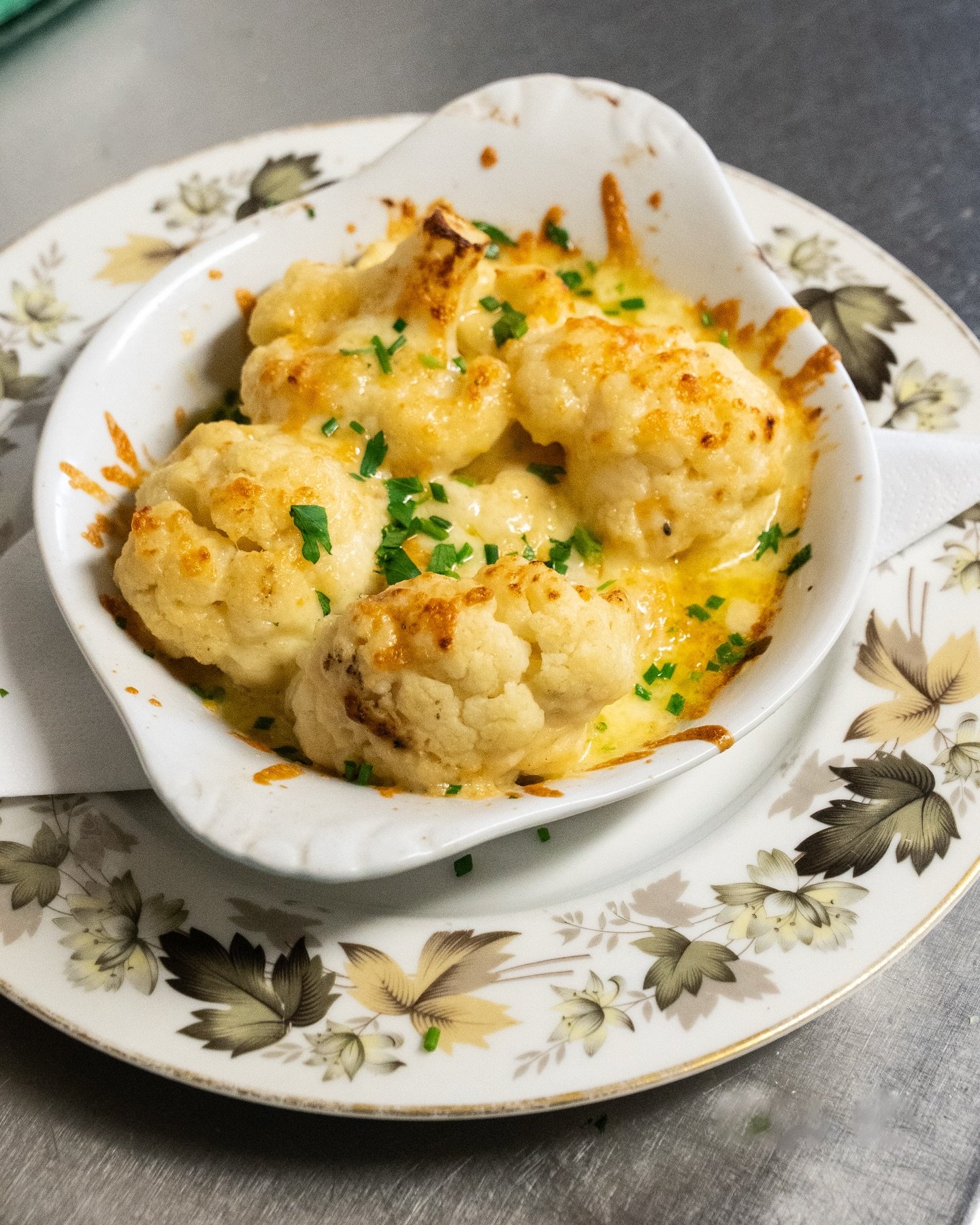 There are still a few tables left today for Sunday Roast!

Booking 4 hours in advance? Please head over to our website to book online.

We still do take walk-ins as well! 

#suffolk #framlingham #suffolk #suffolkpub #roast