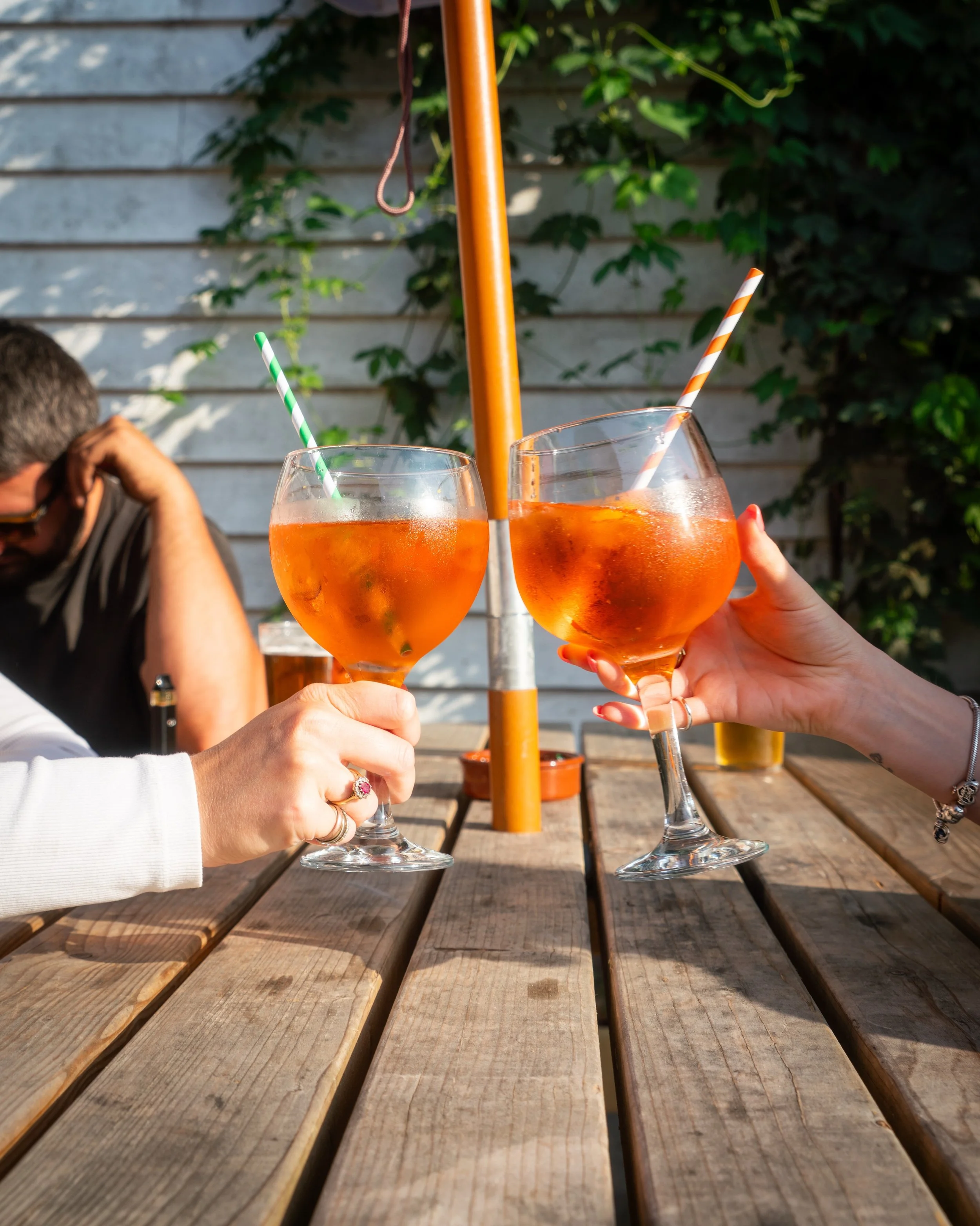 Good weather calls for Aperol! ☀️🍹

Another sunny week is on the way&hellip; are you ready? Gather your friends, find a sunny spot, and let the spritz season begin. 🧡

#framlingham #suffolk #aperol #suffolkpub #englishpub