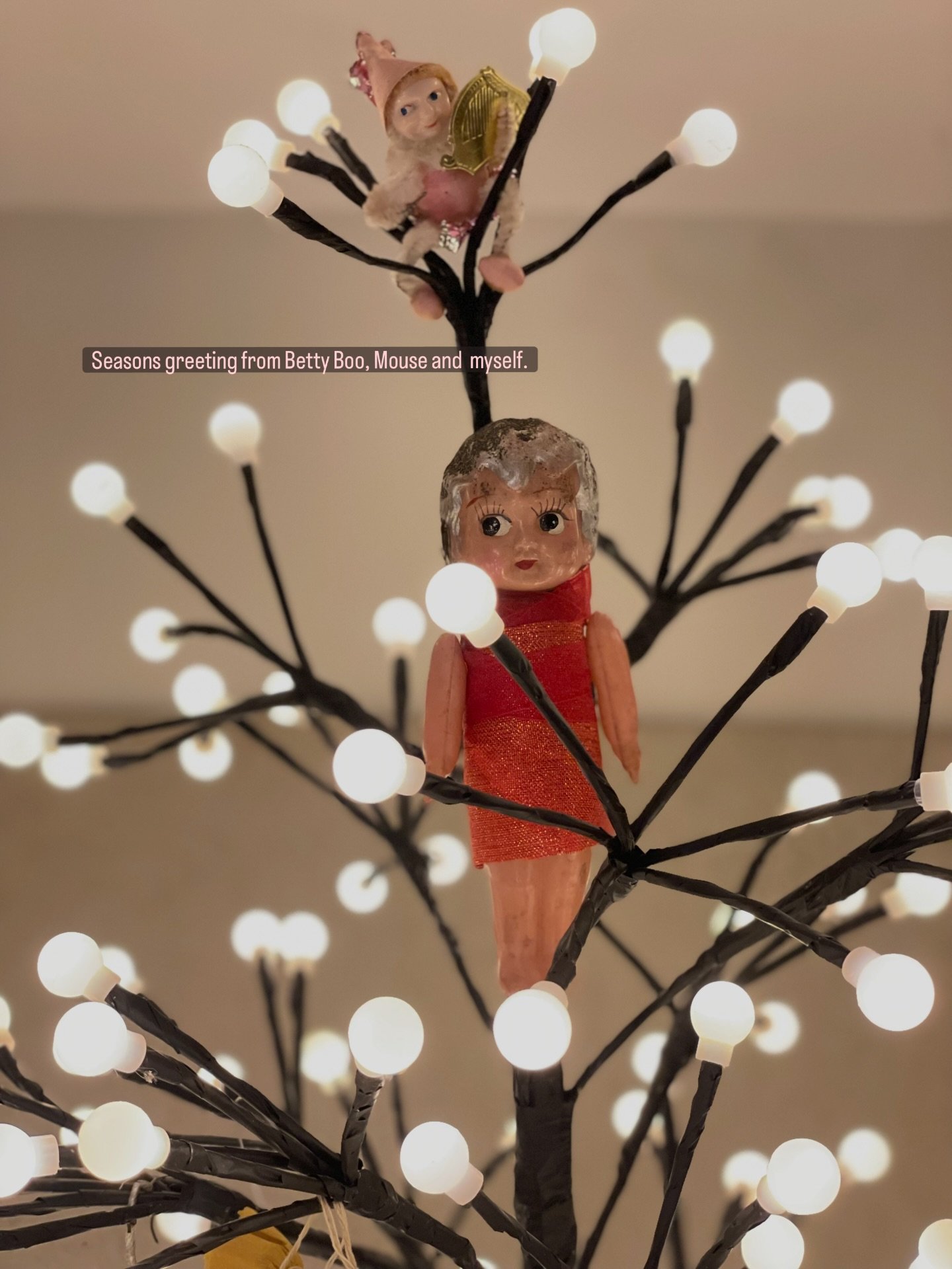 Season&rsquo;s greetings to my wonderful glass family and community
 
I want to extend a heartfelt thank you to everyone who has visited my studio over the past year. It&rsquo;s been a joy to welcome nearly 100 new learners&mdash;friends, families, a