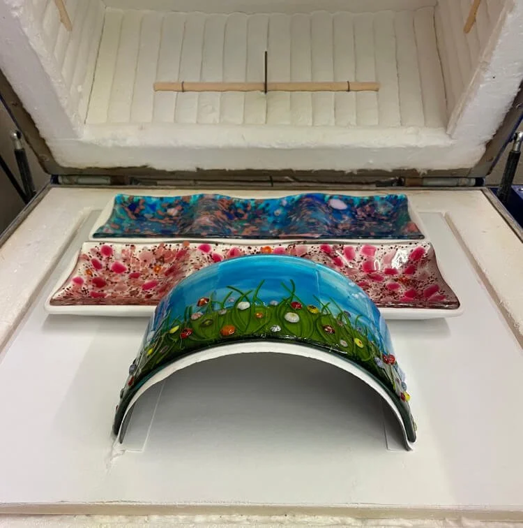 All the dishes and meadow dish are now laid into the mould, mirroring the same shape as the moulds.