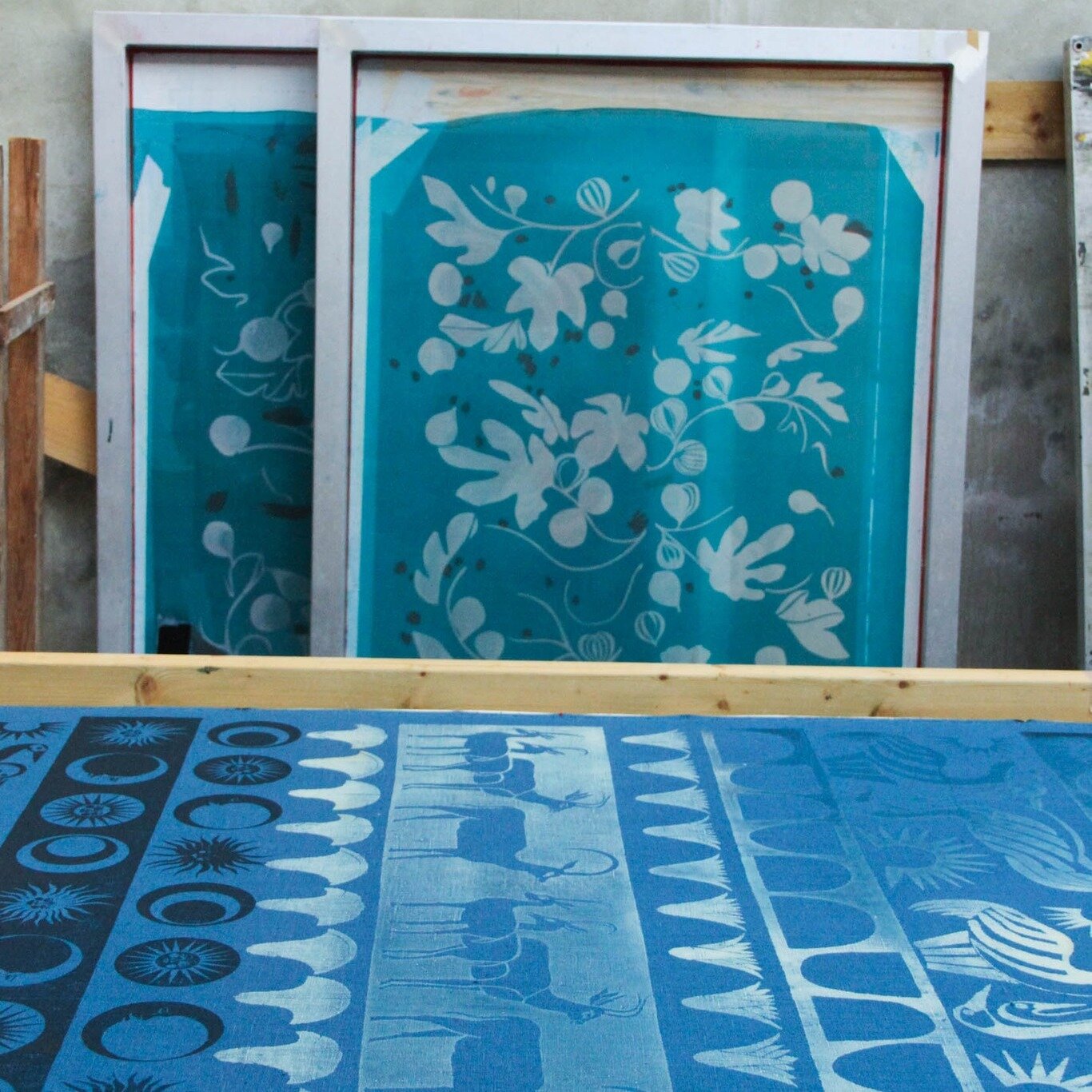 Excited to share some recent studio photos printing with my lovely cousin Alice, printing the Nile design onto indigo linen. The inks are illuminating - the colour reveals itself when the fabric is exposed to heat. Its a lovely process to watch. 
.
.