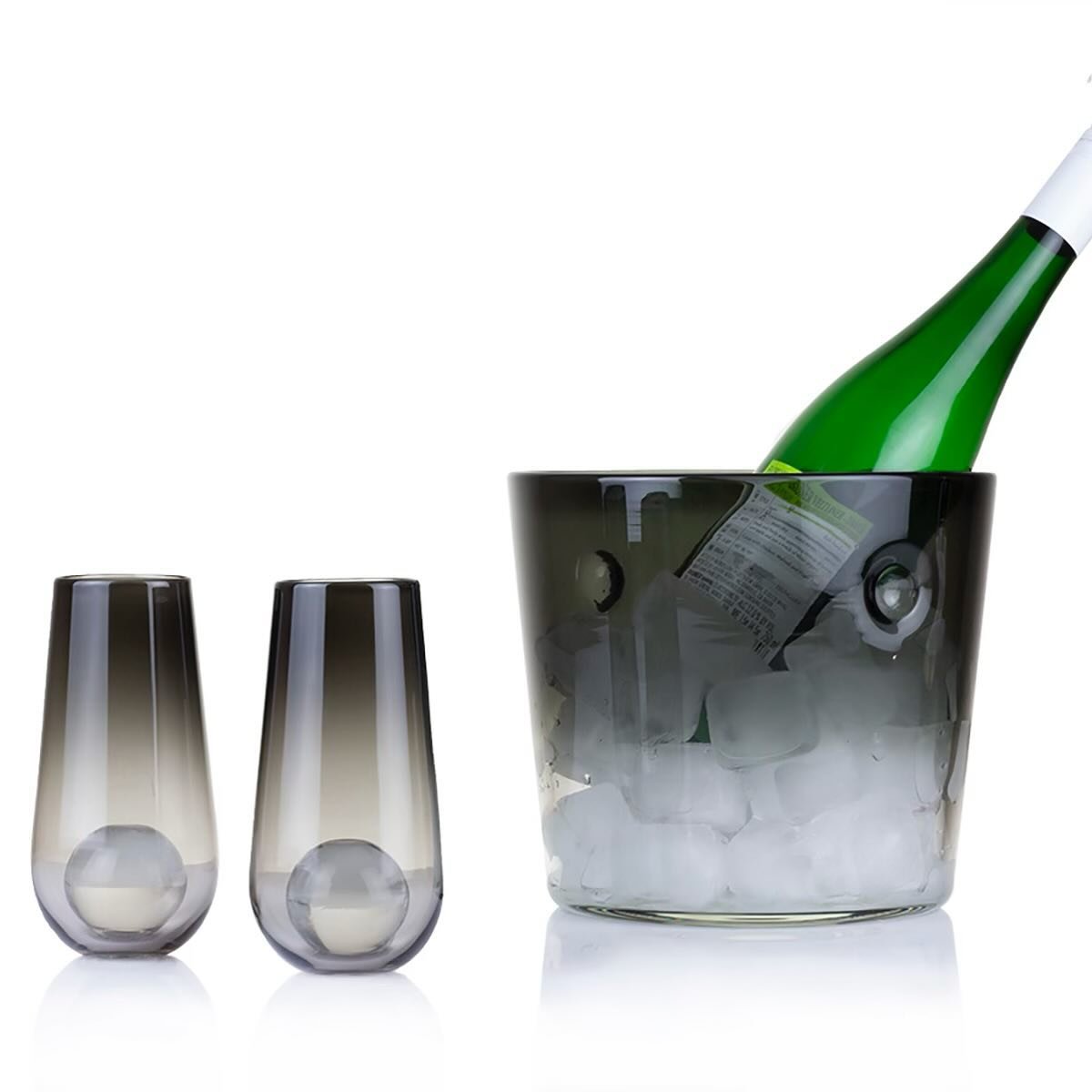 Step up #WineWednesday with this gorgeous handblown ice bucket and champagne flutes by @natecotterman 🪩🤍 #MirrorballGallery

#natecotterman #glass #art #artgallery #artglass #blownaway #champagne #home #luxe #cheers #mirrorball