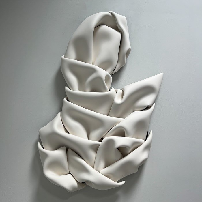 We are thrilled to welcome Jeannine Marchand and her absolutely incredible and elegant sculptural folds to #MirrorballGallery 

Jeannine Marchand | Folds CLXXXVIII | Clay and Wood | 46&rdquo; x 36&rdquo; x 7&rdquo; 

DM for deets. 

#jeanninemarchand