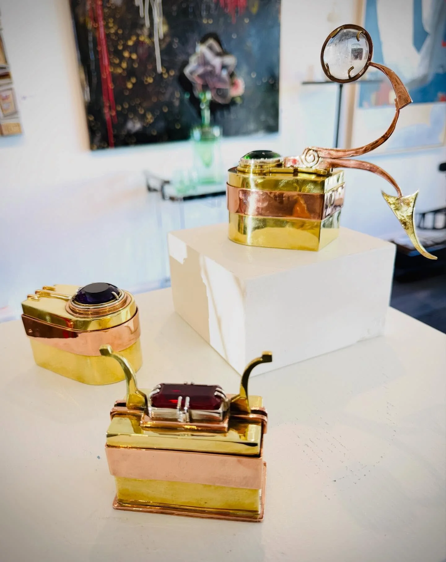 #JustIn ‼️Bejeweled, brass, copper and sterling boxes. They are EXQUISITE. Stop by today and see for yourself. 💫🤩🪩
#jewelry #handmade #craft #metal #metalsmith #art #box #jewelrybox #ny #wnc #tryon #gifts #giftideas #mirrorballgallery