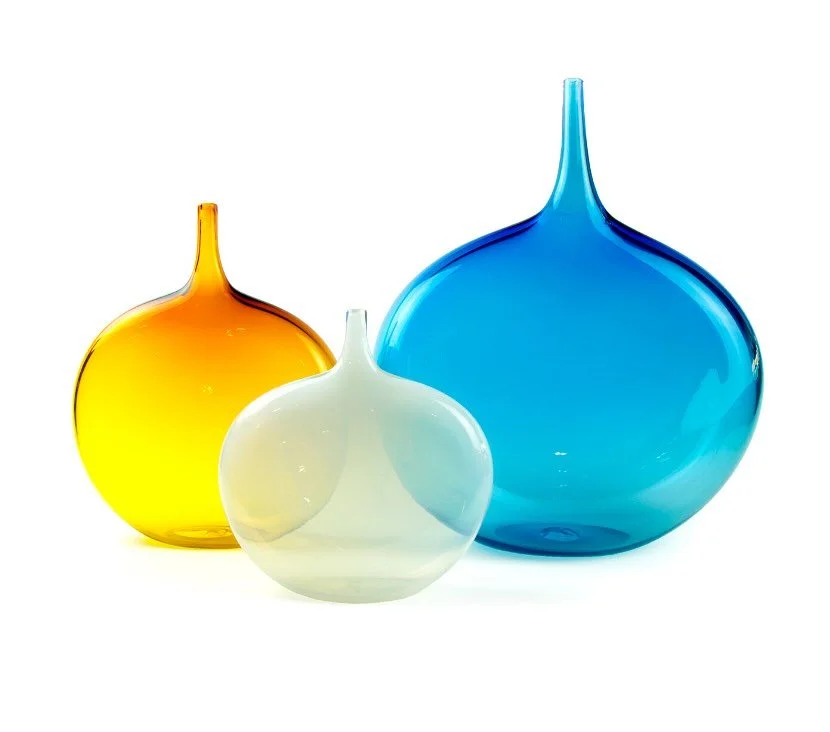 Wishing a very happy birthday to glass artist John Geci @jgeciglass 🙌 Stop by 🪩 and shop our collection of his beautiful handblown glass vases. 
#glass #hotglass #handblown #artglass #glasscollector #craft #homedesign #wnc #tryon #mirrorballgaller